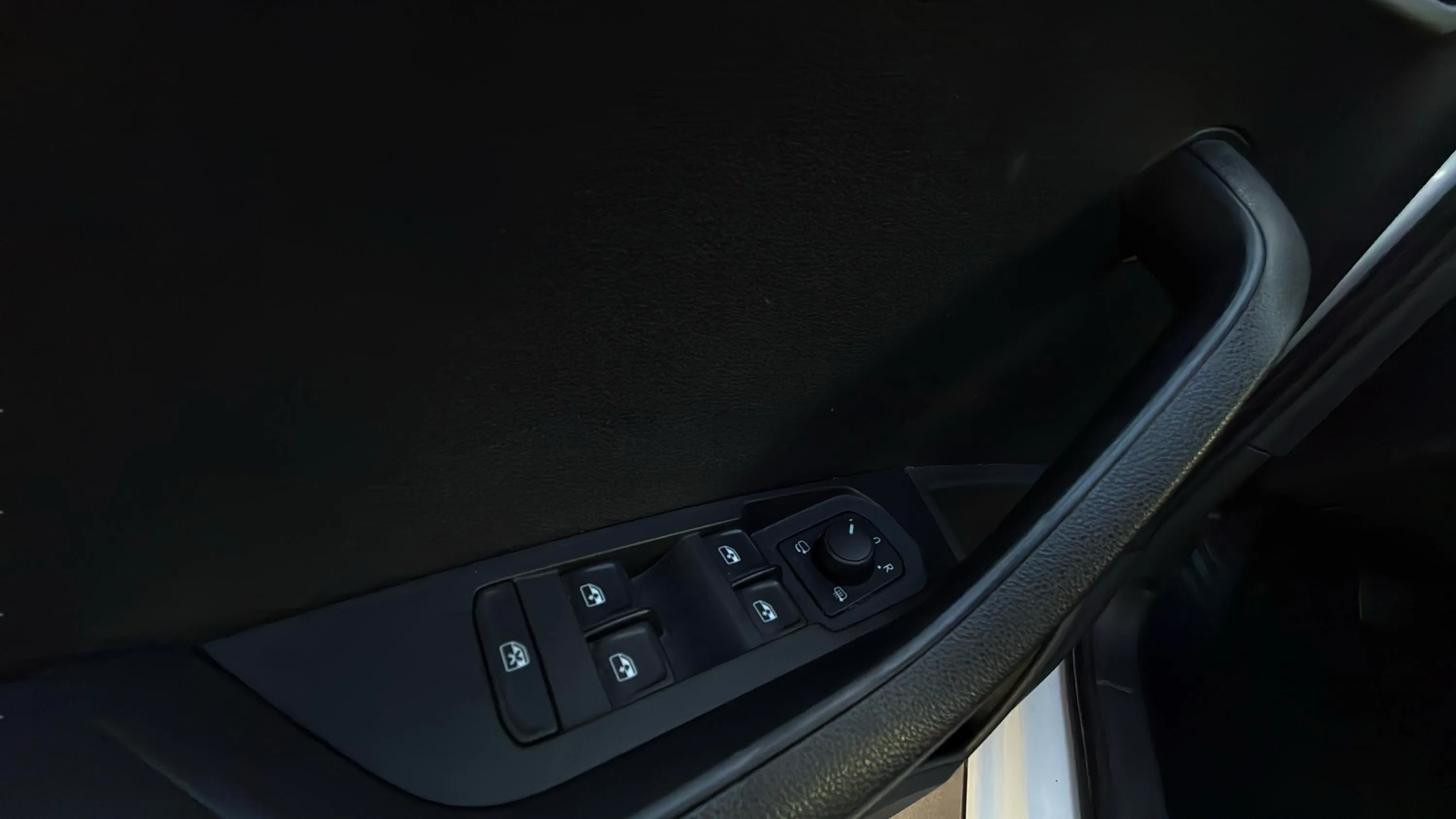 Škoda Karoq 1.6 TDI Ambition - foto 12