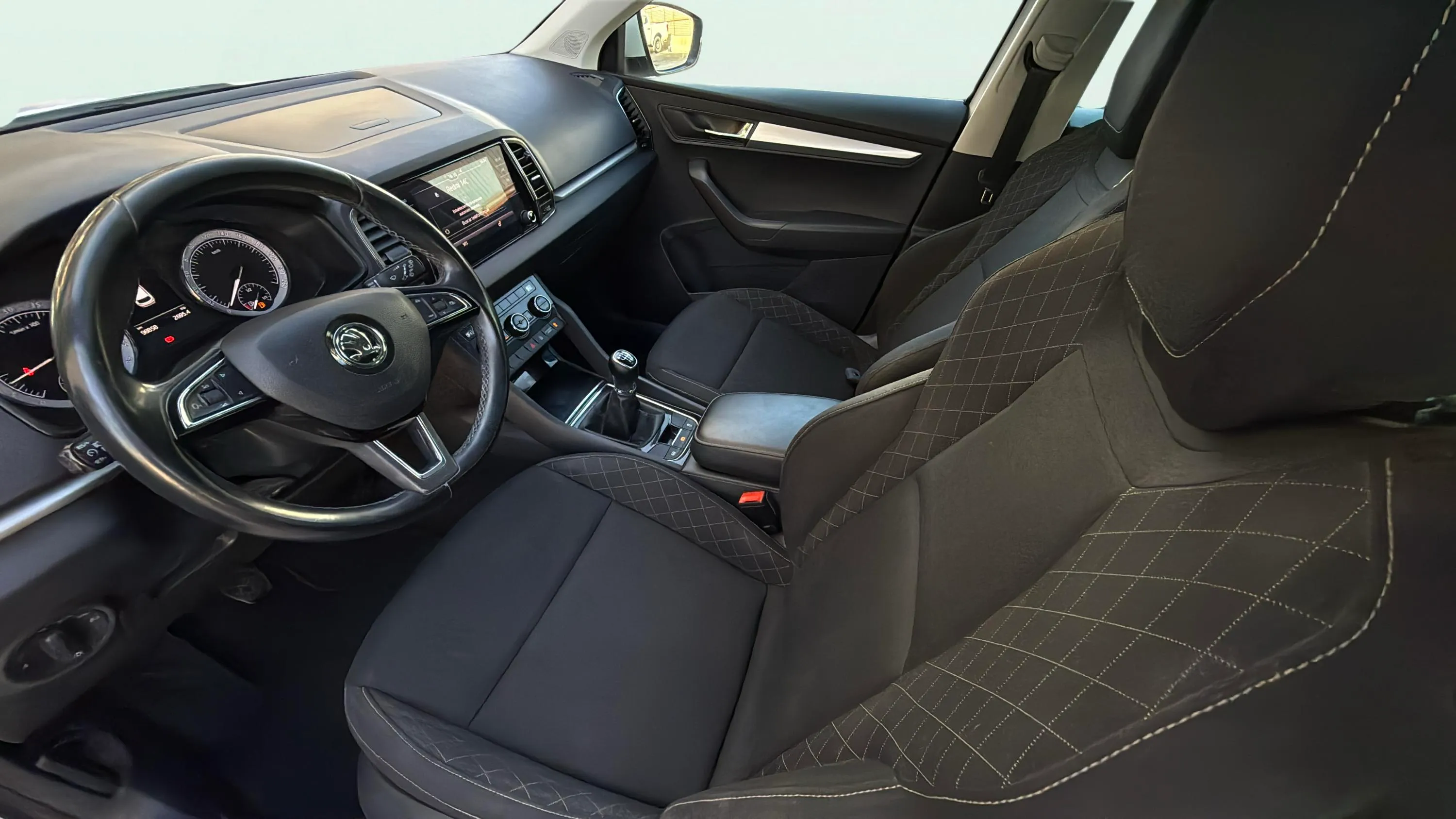 Škoda Karoq 1.6 TDI Ambition - foto 10