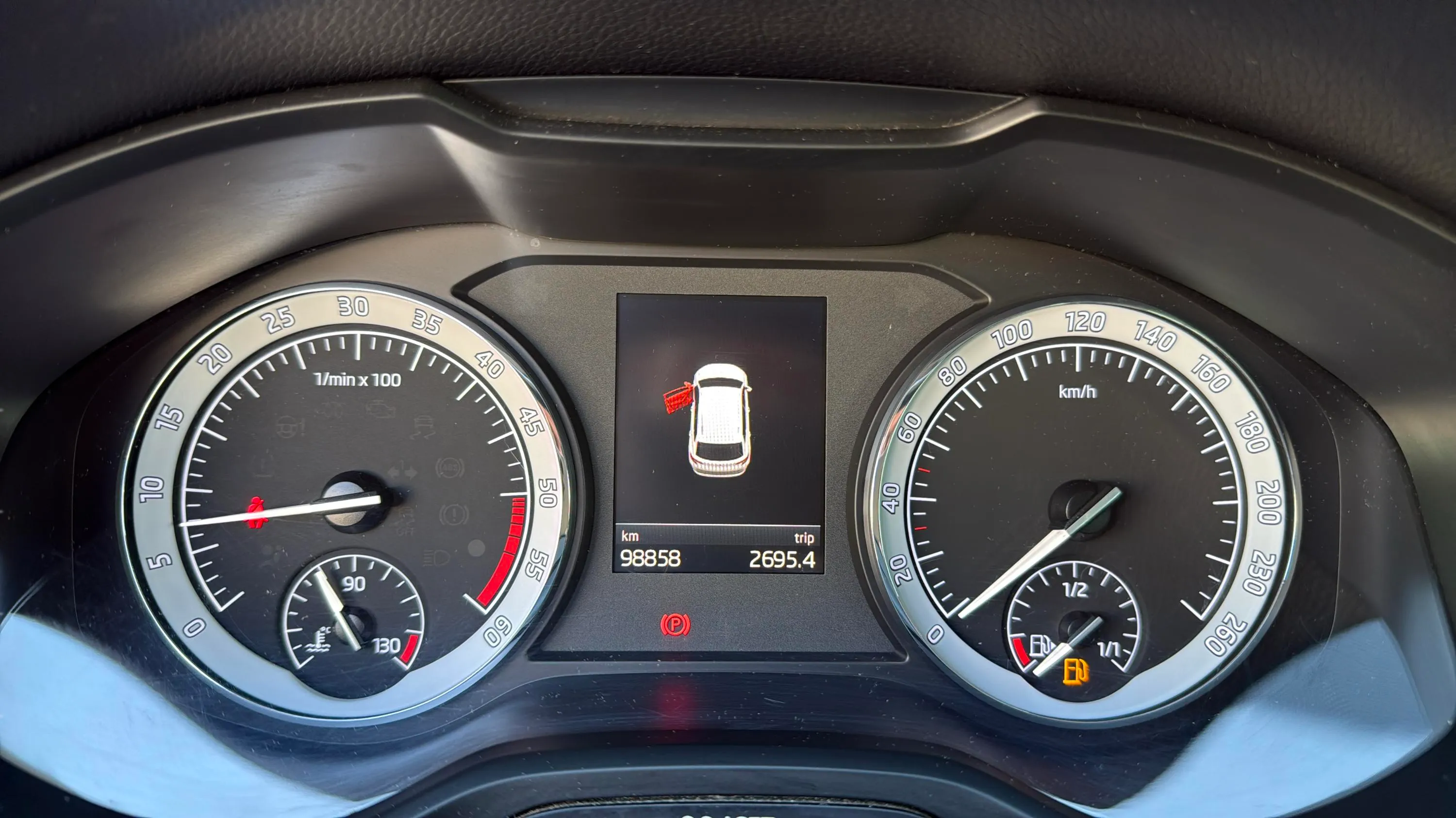 Škoda Karoq 1.6 TDI Ambition - foto 15
