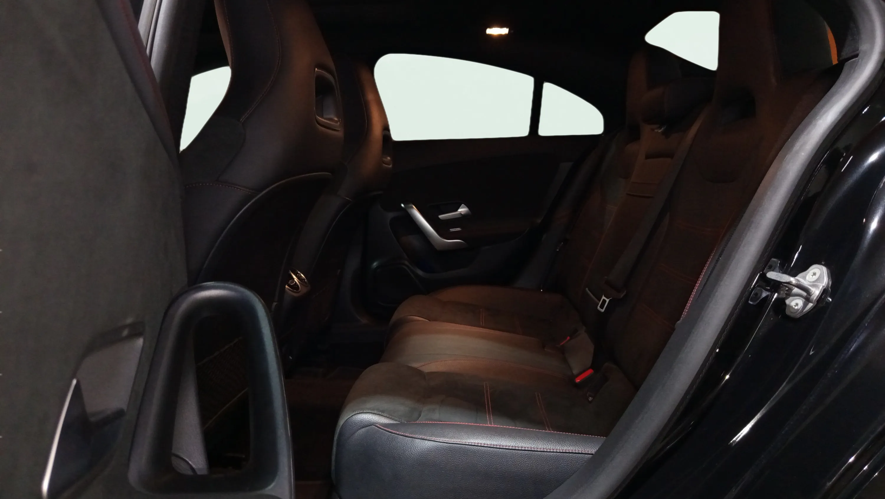 Mercedes-Benz CLA 200 D DCT - foto 18