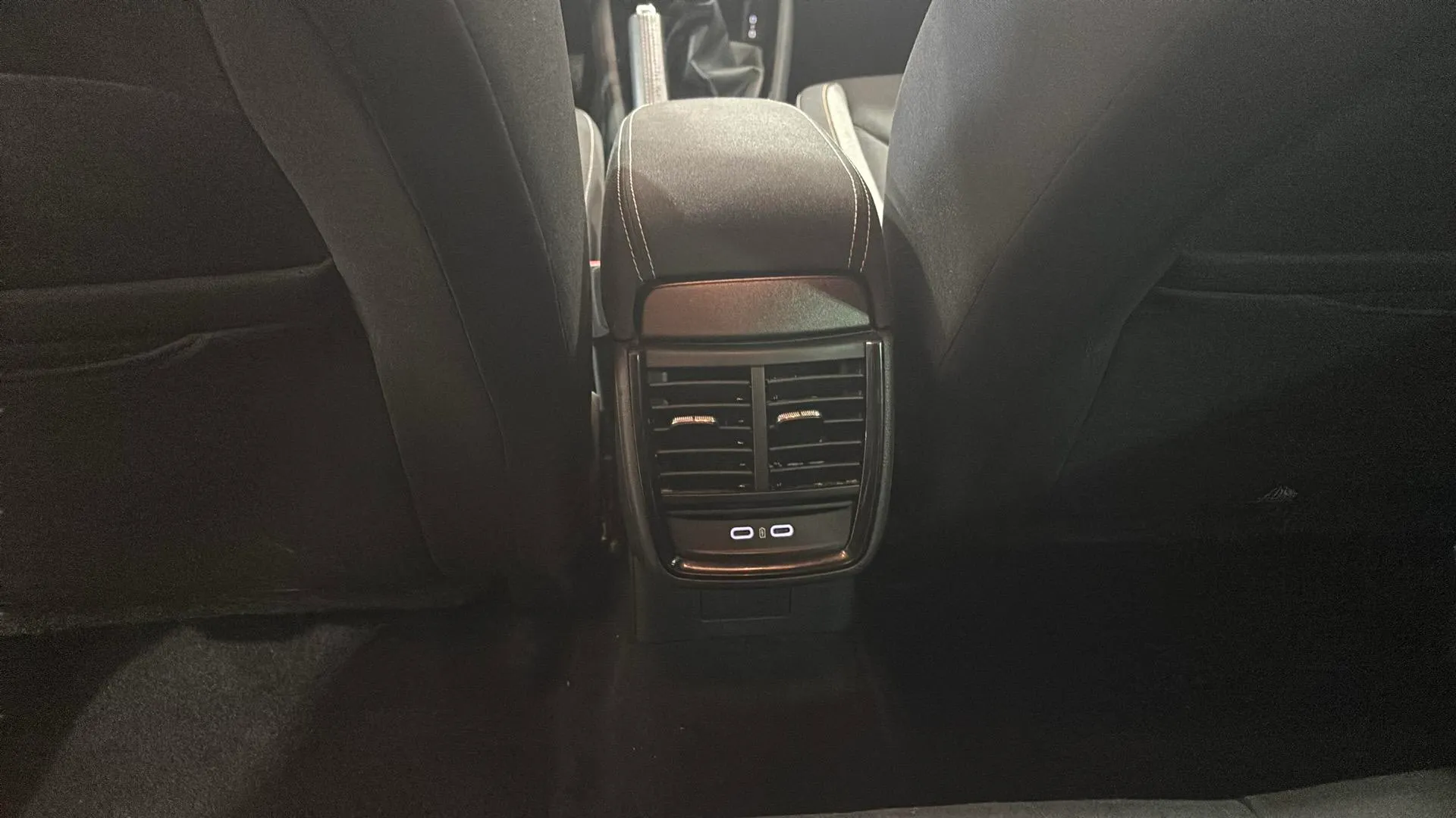 Škoda Kamiq 1.0 TSI Selection - foto 21
