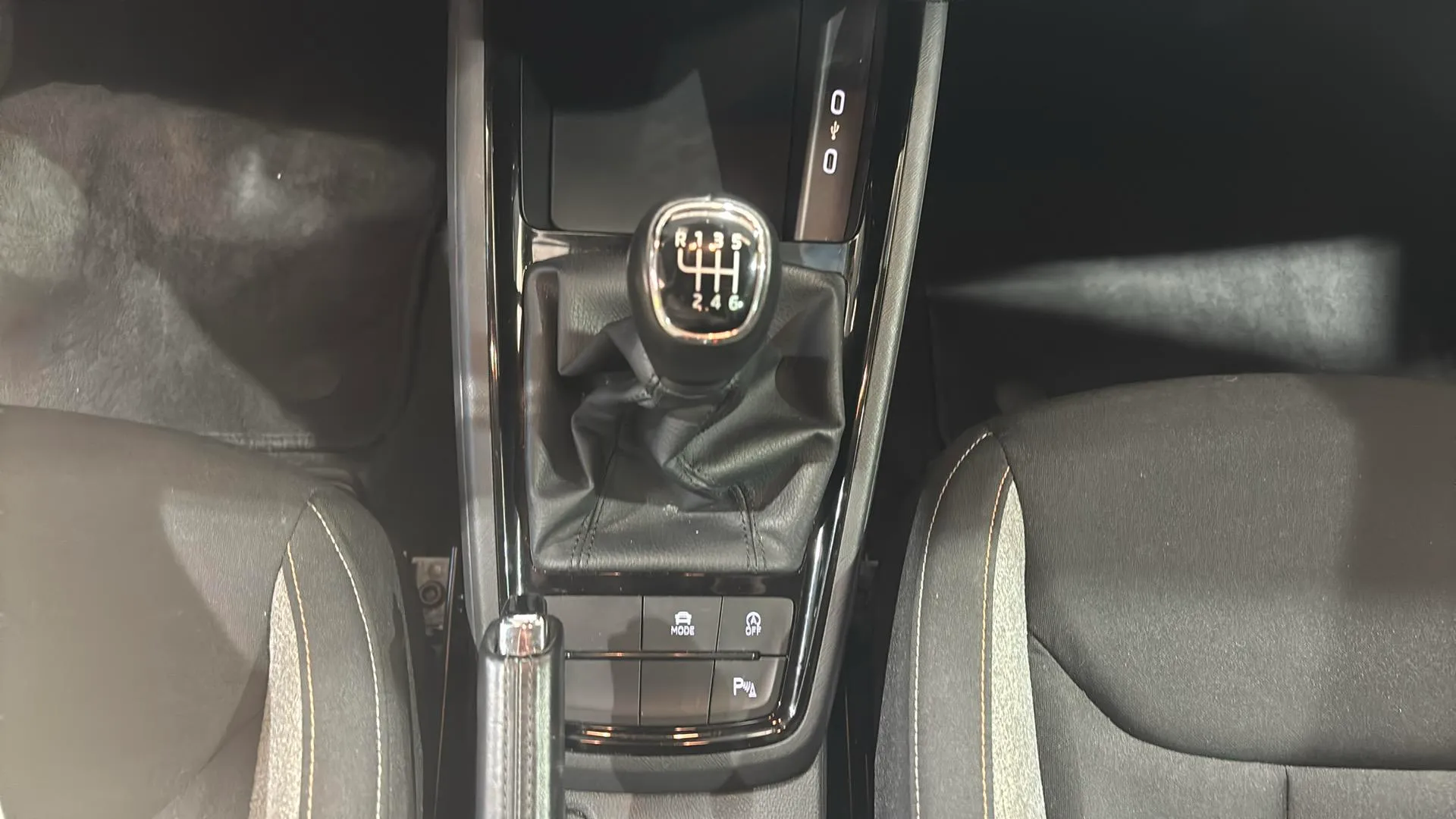 Škoda Kamiq 1.0 TSI Selection - foto 16