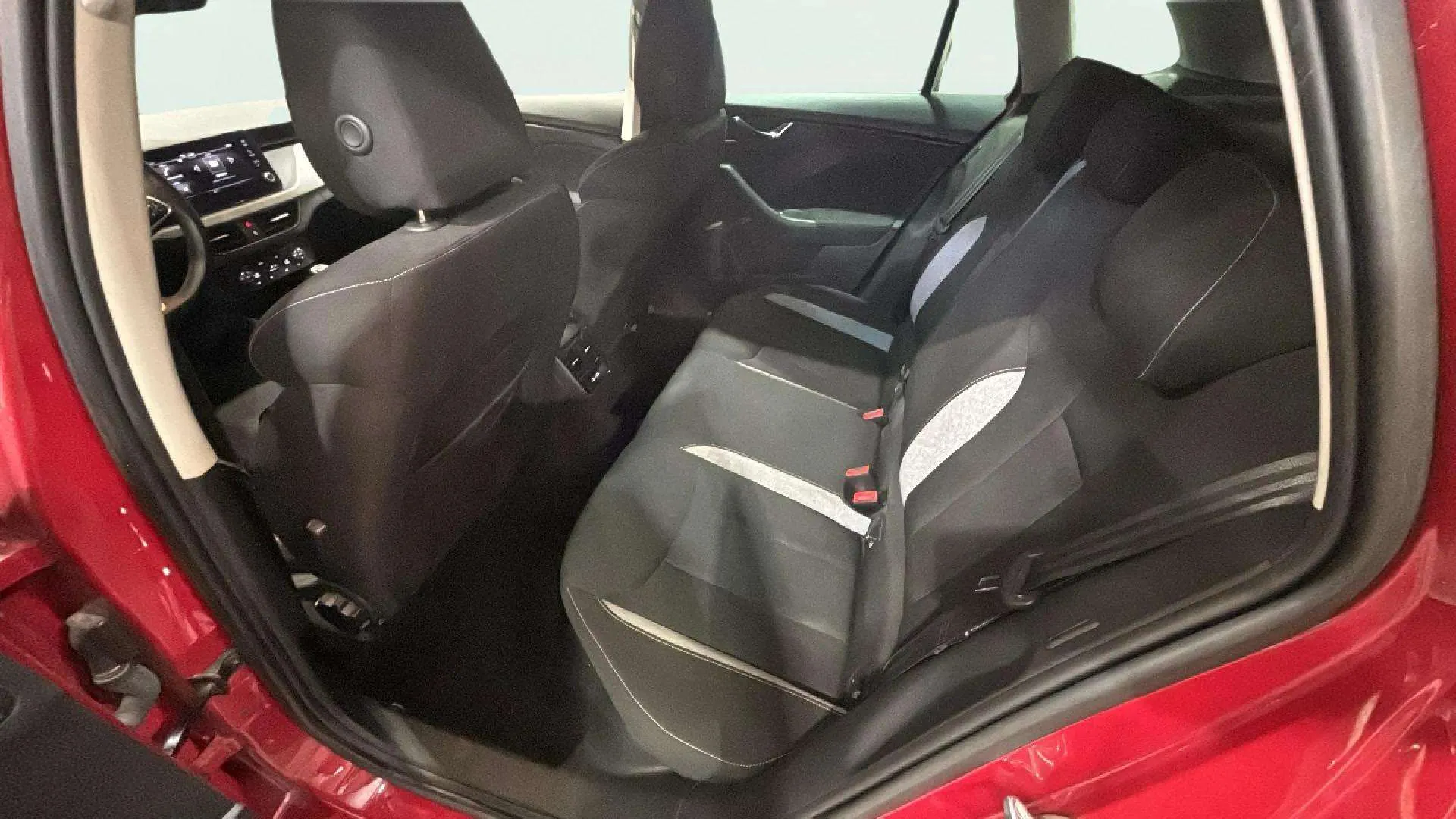 Škoda Kamiq 1.0 TSI Selection - foto 23