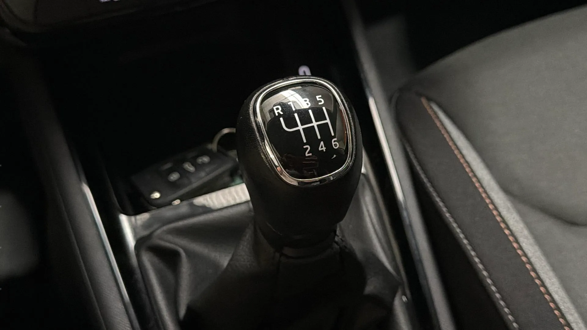 Škoda Kamiq 1.0 TSI Selection - foto 18