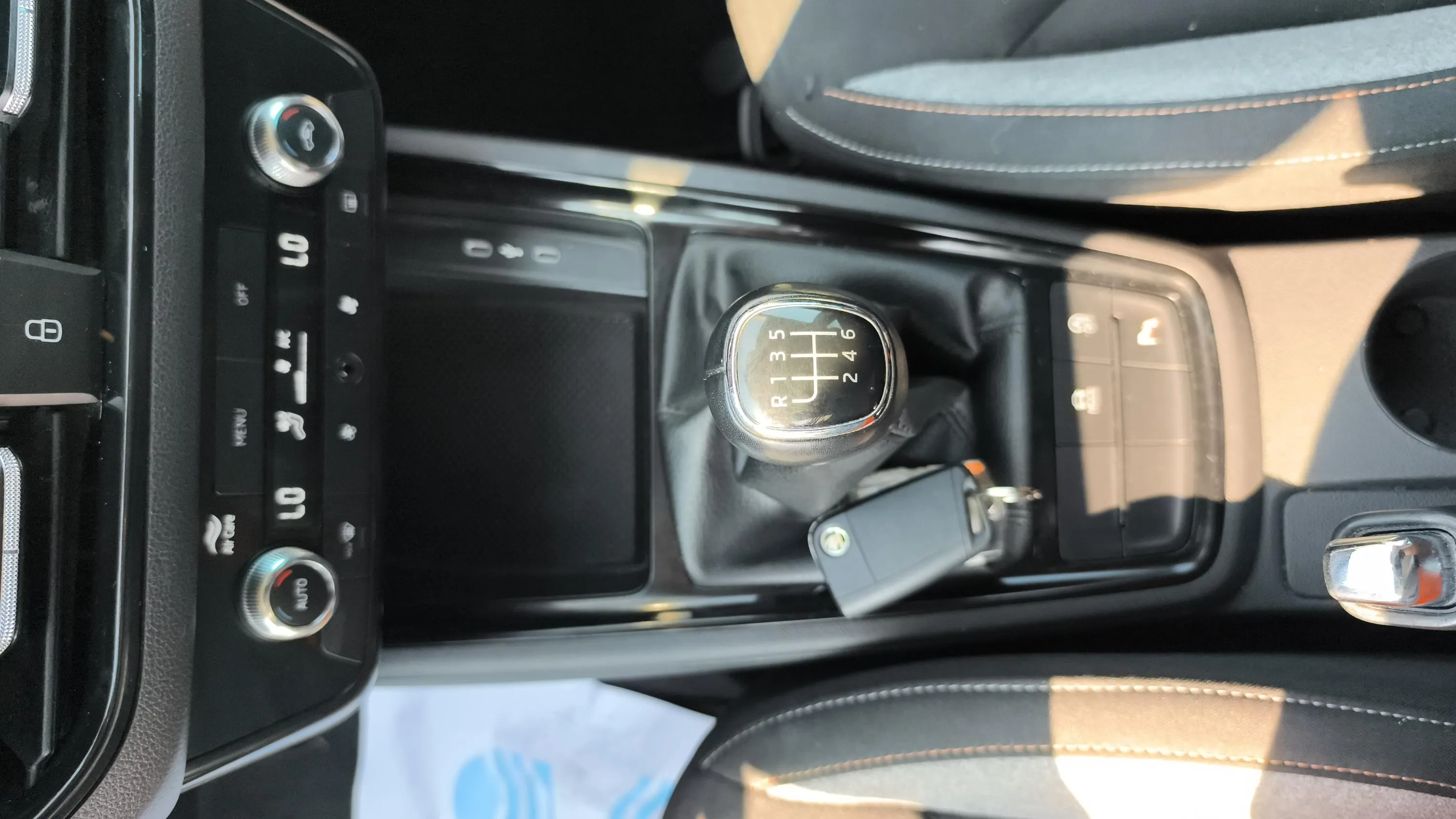 Škoda Kamiq 1.0 TSI Selection - foto 20
