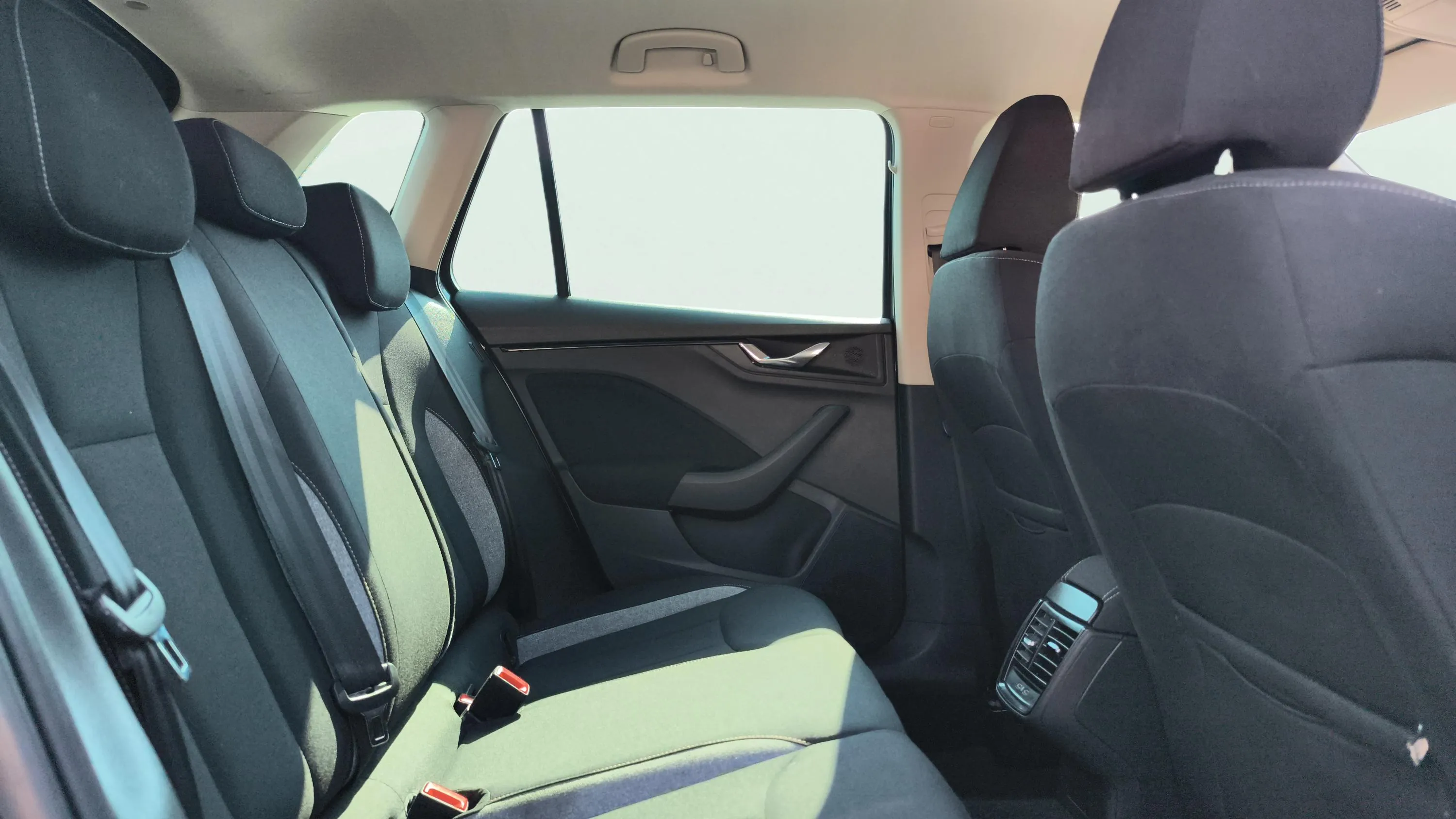 Škoda Kamiq 1.0 TSI Selection - foto 15
