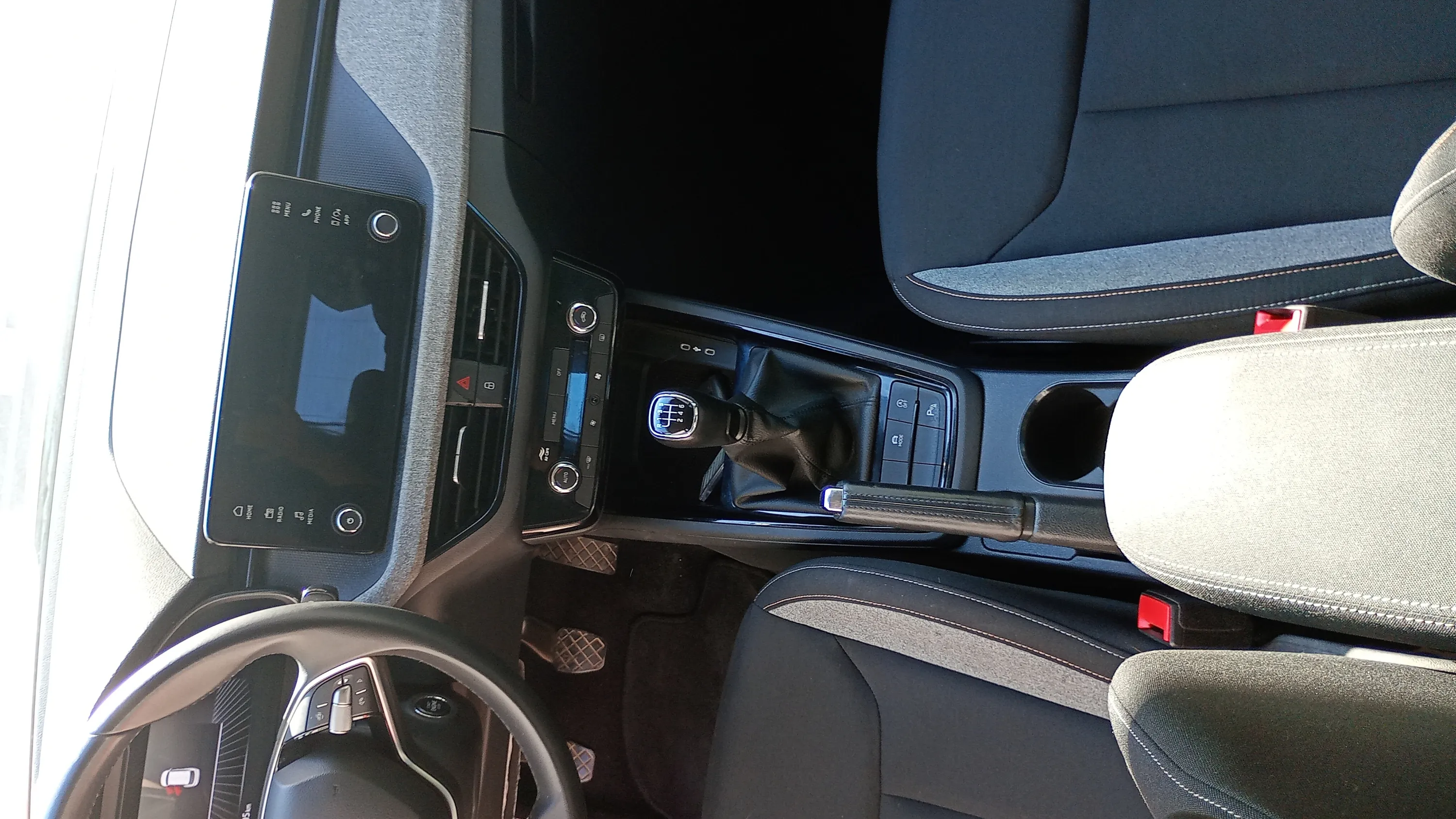 Škoda Kamiq 1.0 TSI Selection - foto 11