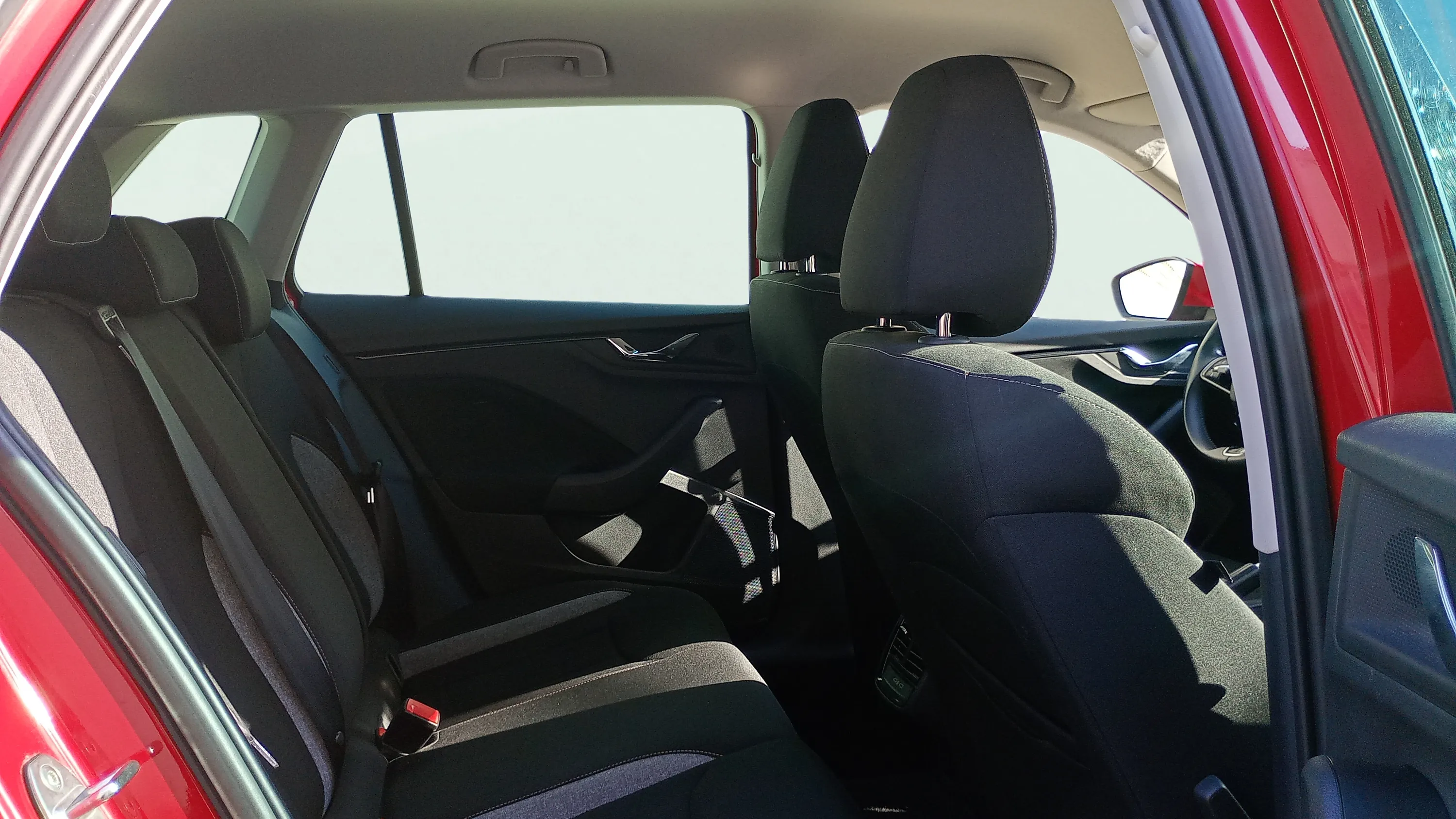 Škoda Kamiq 1.0 TSI Selection - foto 15