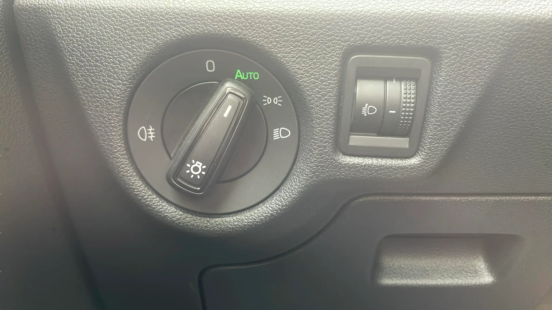 Škoda Kamiq 1.0 TSI Ambition - foto 33