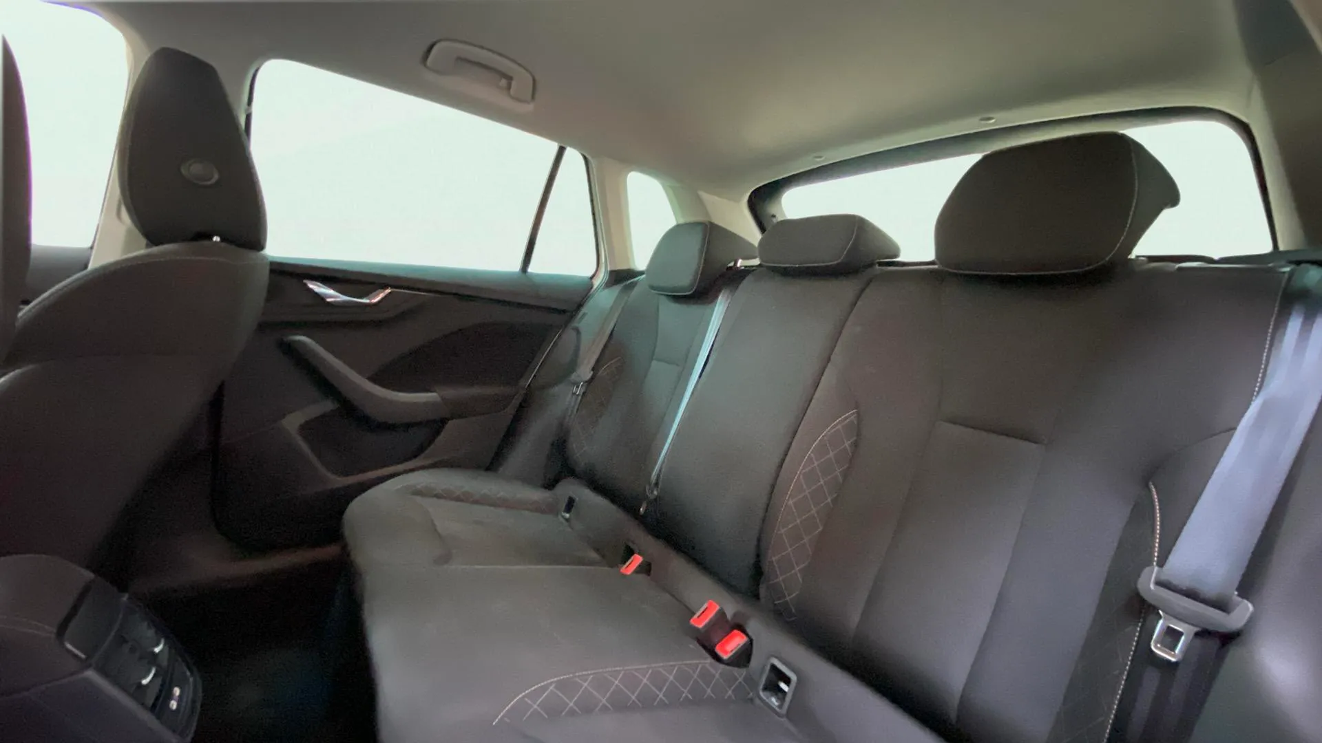Škoda Kamiq 1.0 TSI Selection - foto 17
