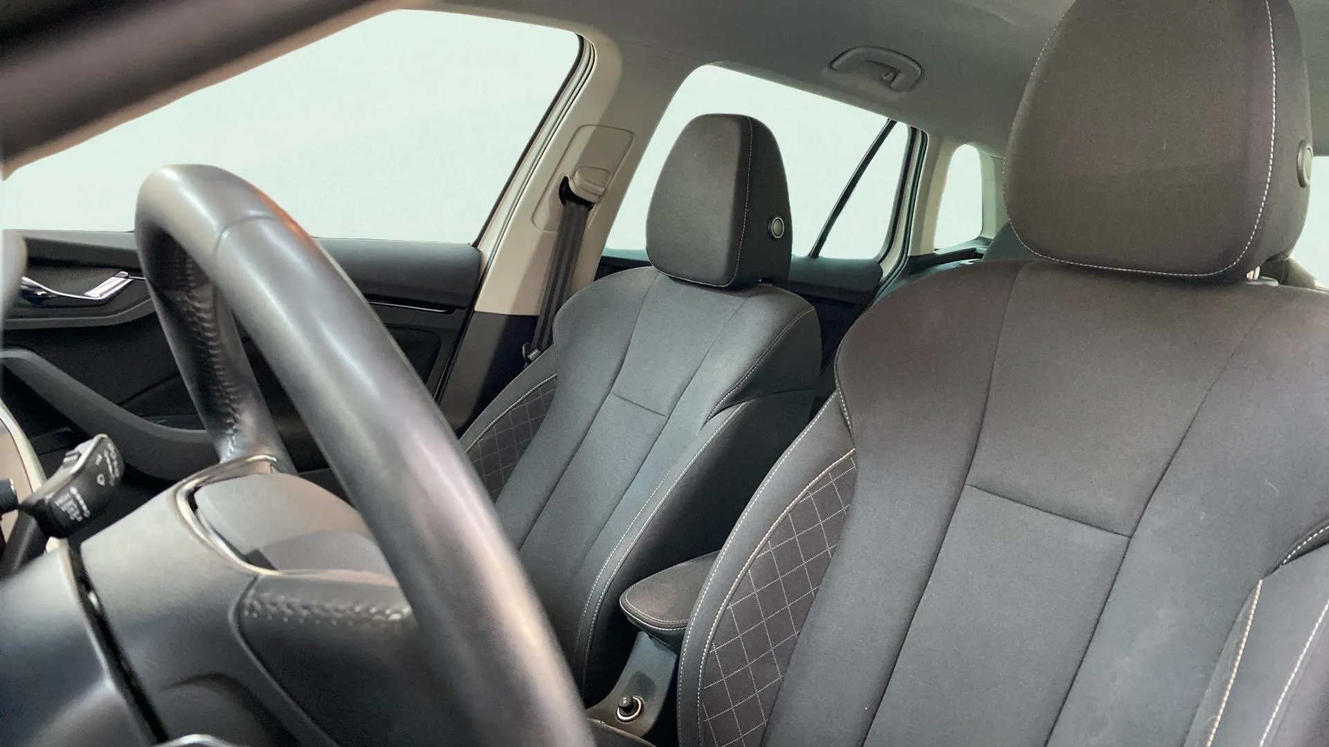 Škoda Kamiq 1.0 TSI Selection - foto 10