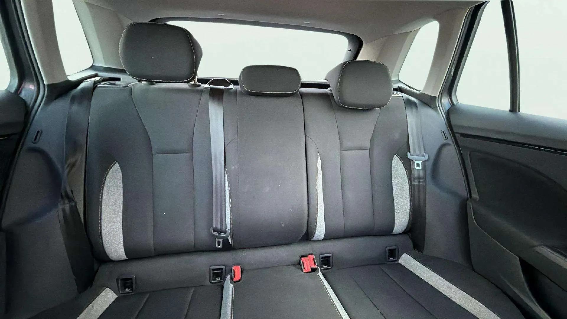 Škoda Kamiq 1.0 TSI Selection - foto 21