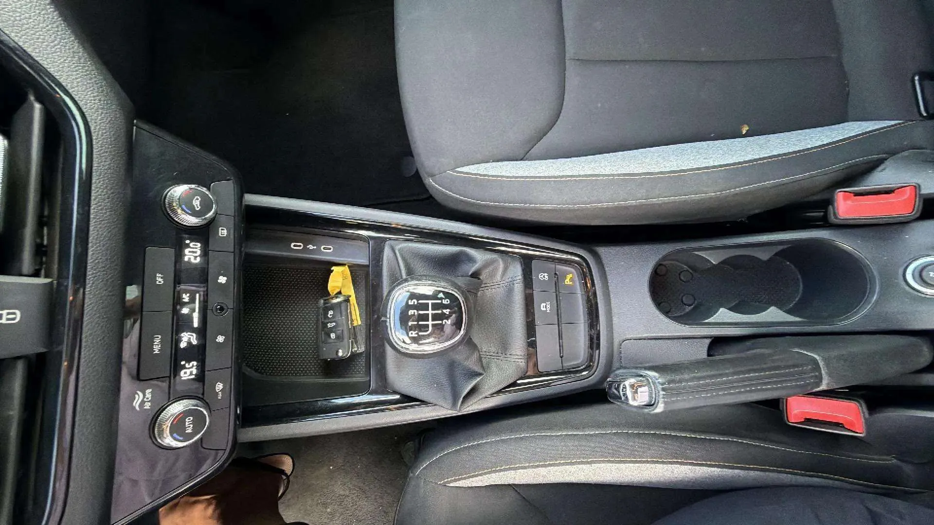 Škoda Kamiq 1.0 TSI Selection - foto 25