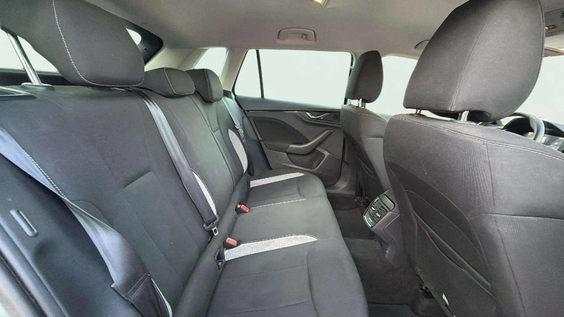 Škoda Kamiq 1.0 TSI Selection - foto 20