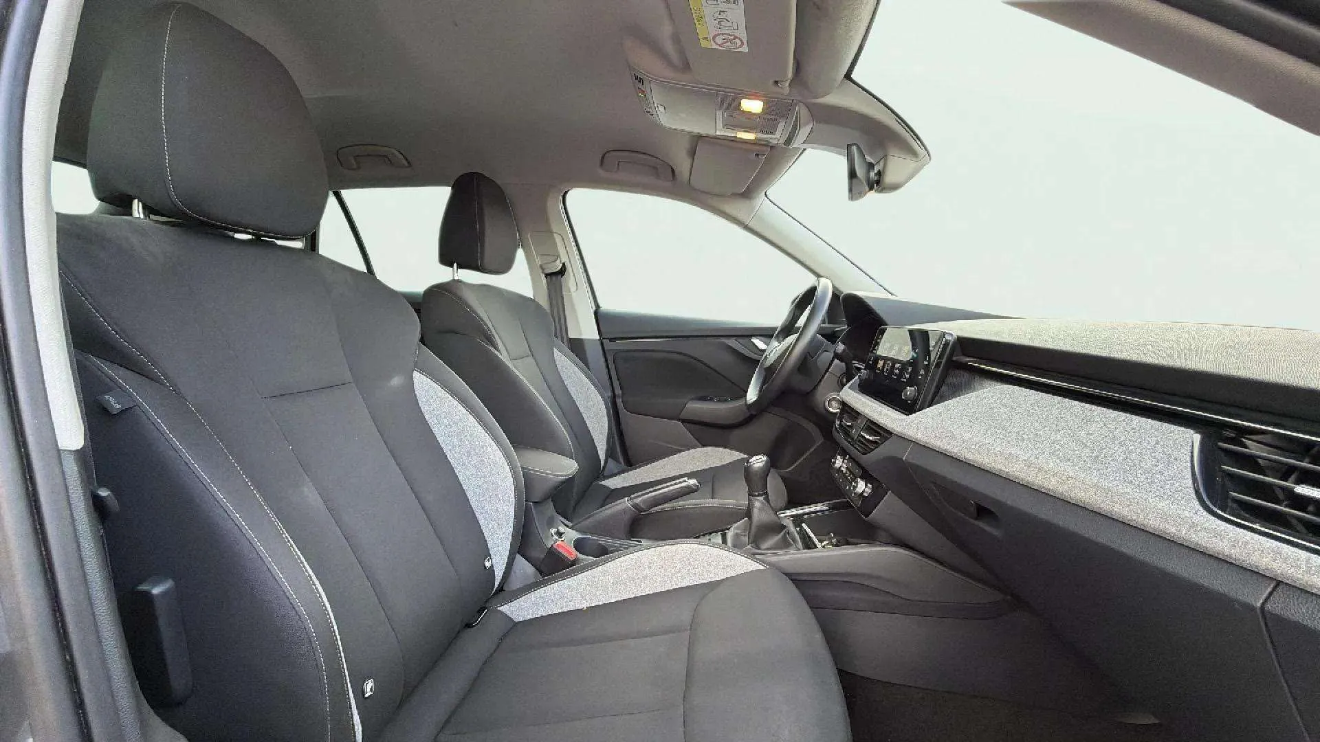 Škoda Kamiq 1.0 TSI Selection - foto 19