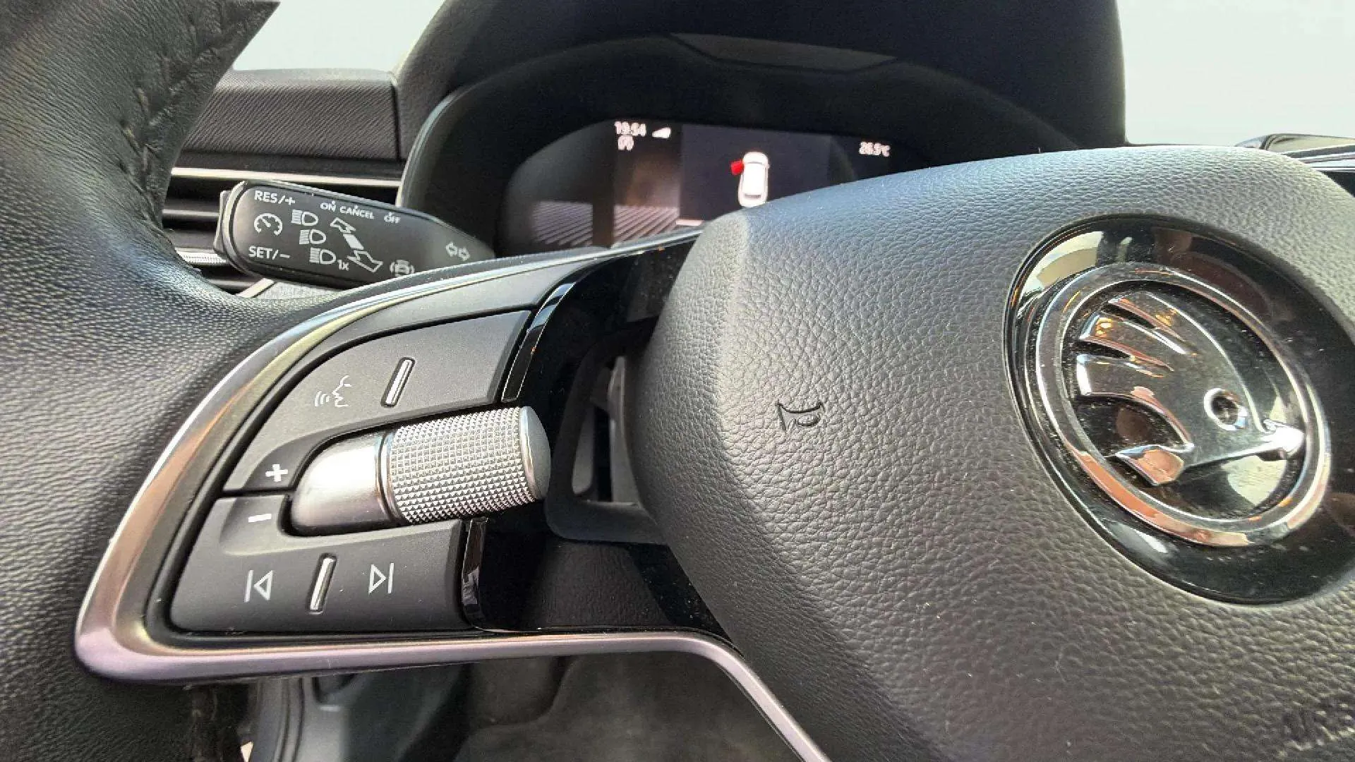 Škoda Kamiq 1.0 TSI Selection - foto 22
