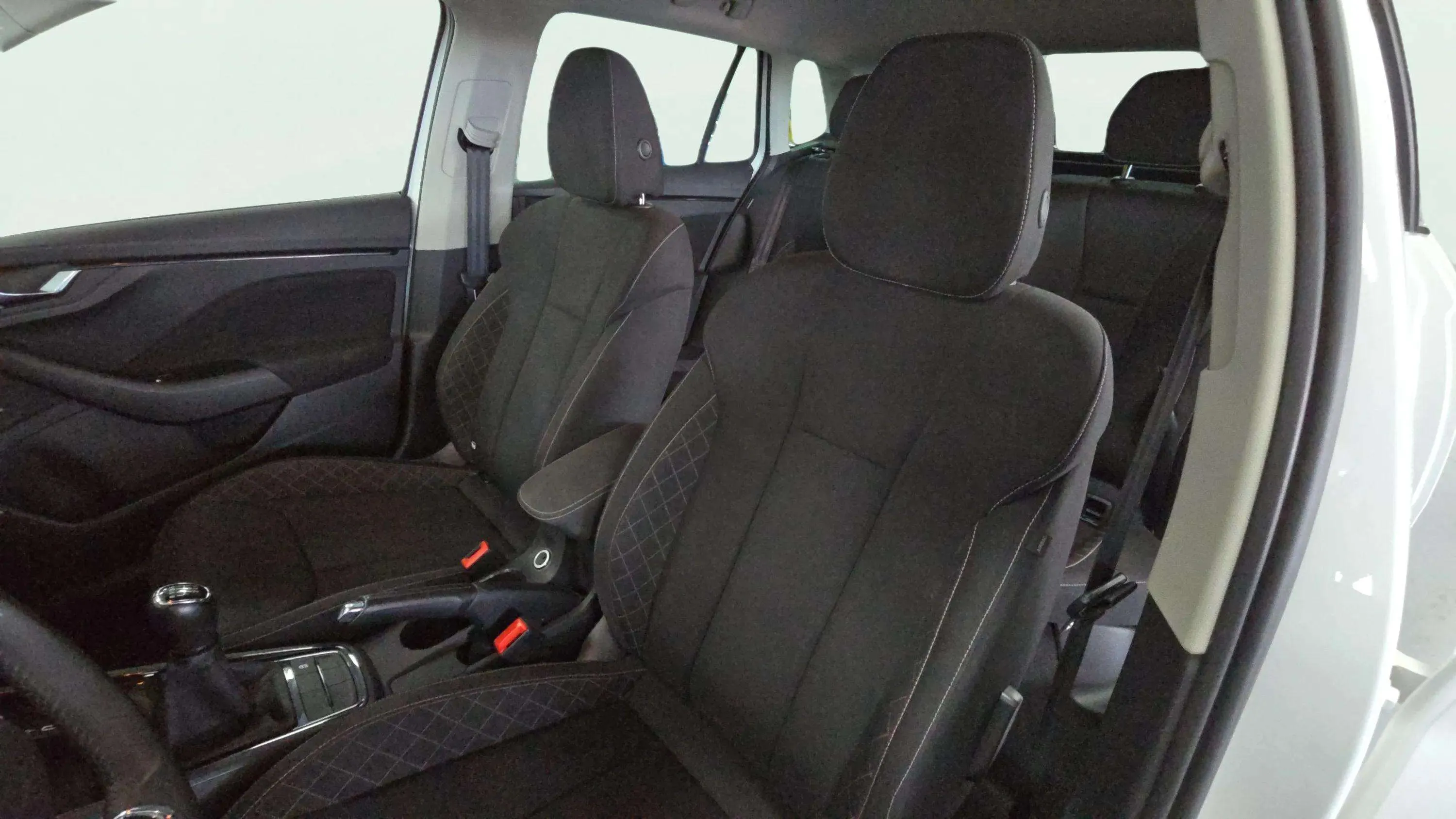 Škoda Kamiq 1.0 TSI Selection - foto 24