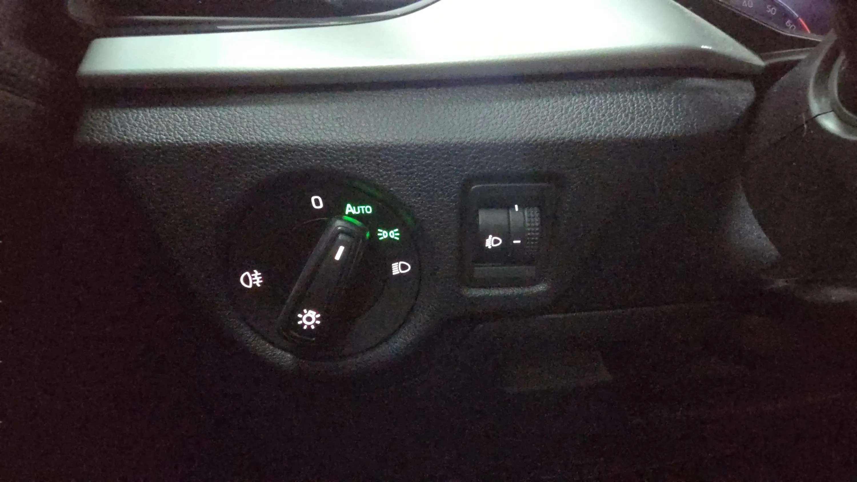 Škoda Kamiq 1.0 TSI Selection - foto 29