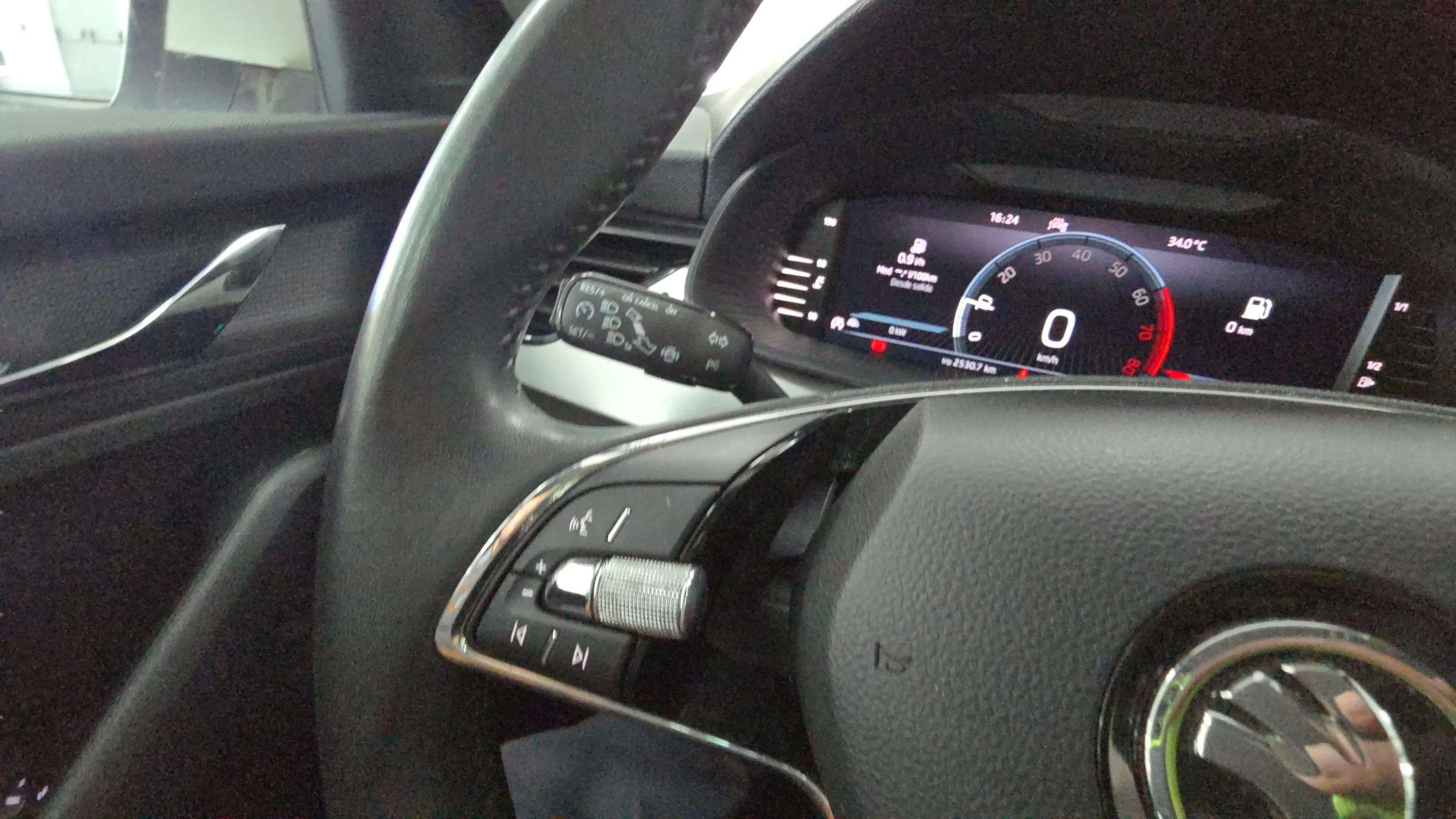 Škoda Kamiq 1.0 TSI Selection - foto 27