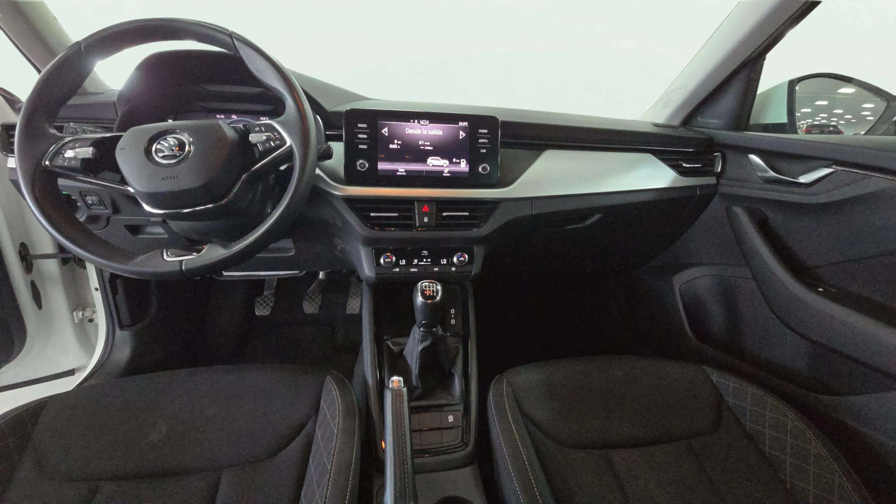 Škoda Kamiq 1.0 TSI Selection - foto 12