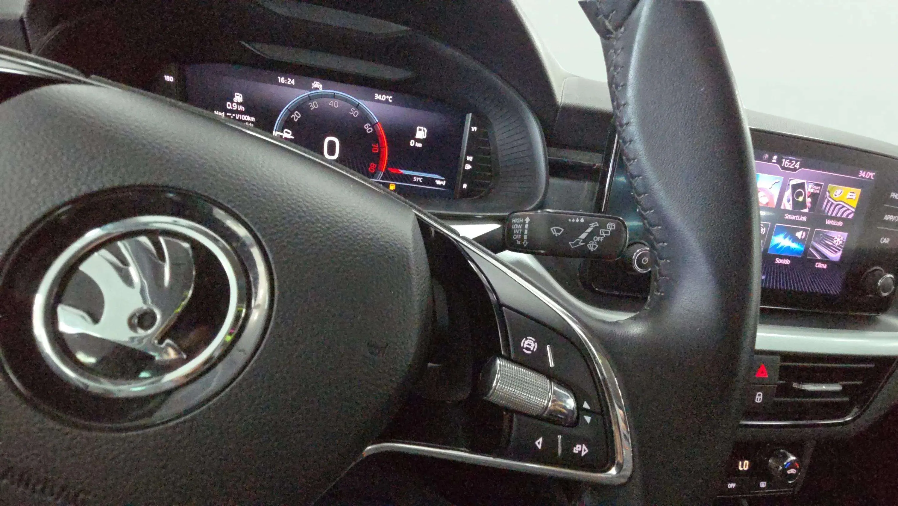 Škoda Kamiq 1.0 TSI Selection - foto 28