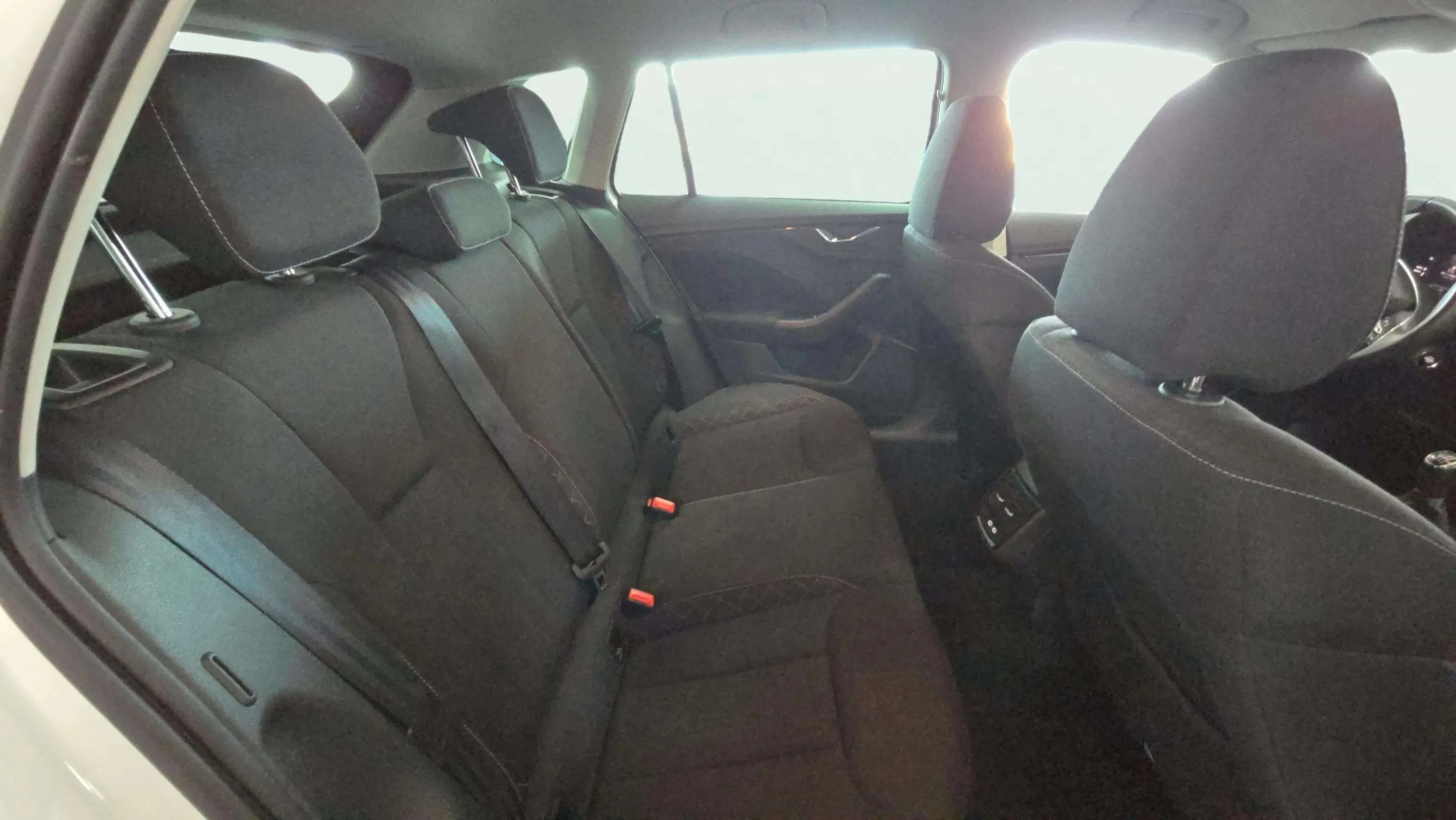 Škoda Kamiq 1.0 TSI Selection - foto 16