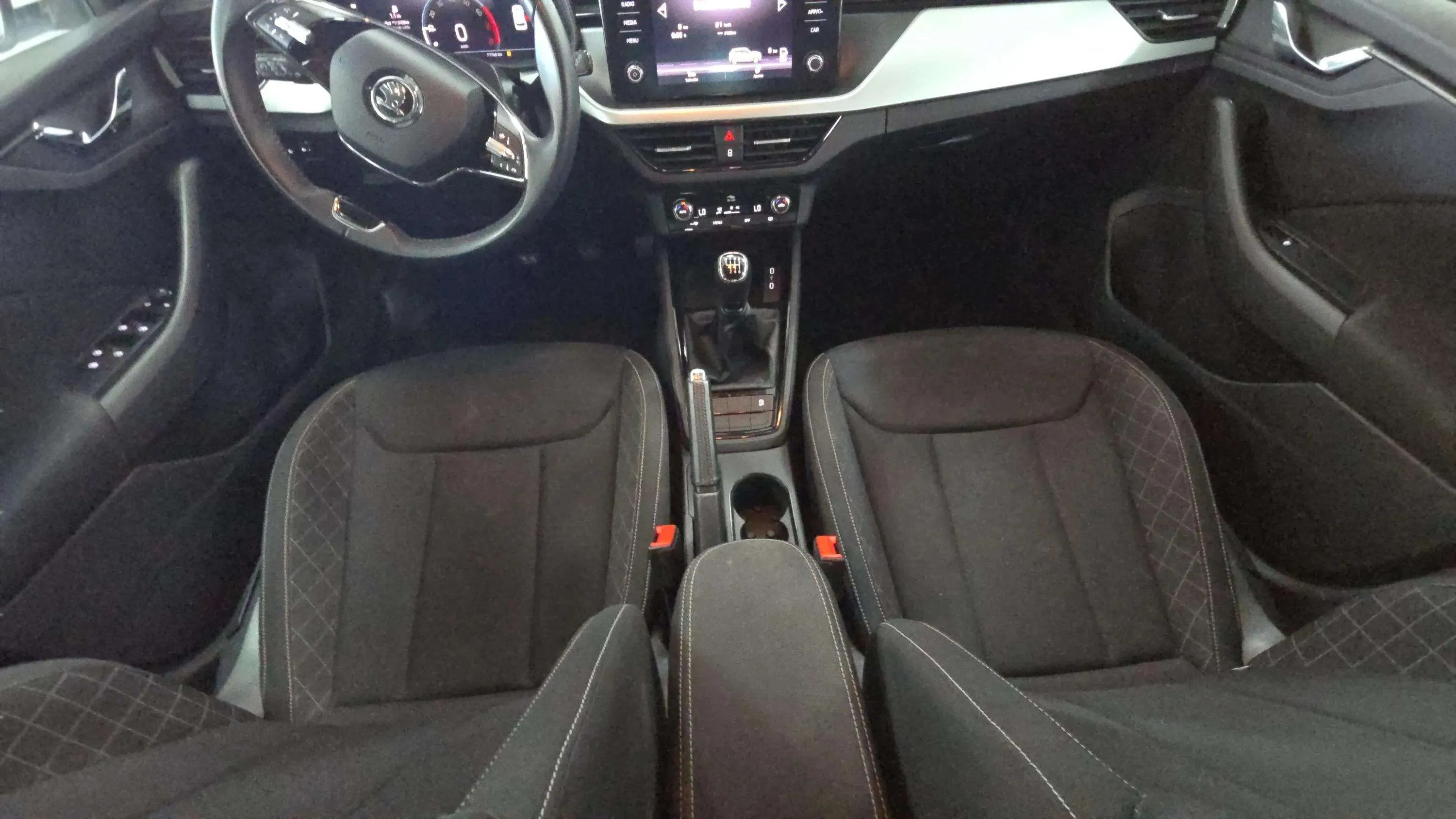 Škoda Kamiq 1.0 TSI Selection - foto 25
