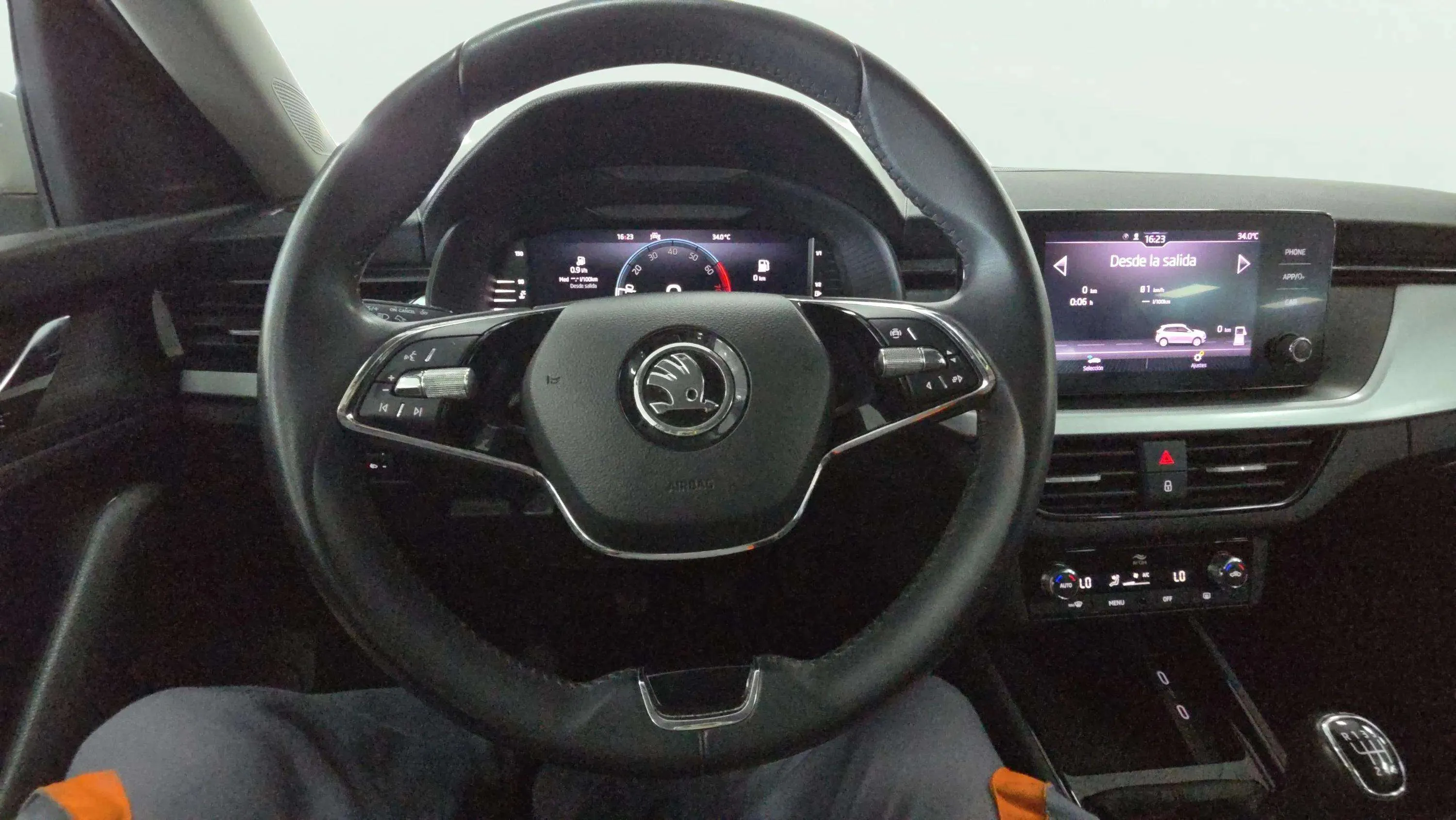 Škoda Kamiq 1.0 TSI Selection - foto 13