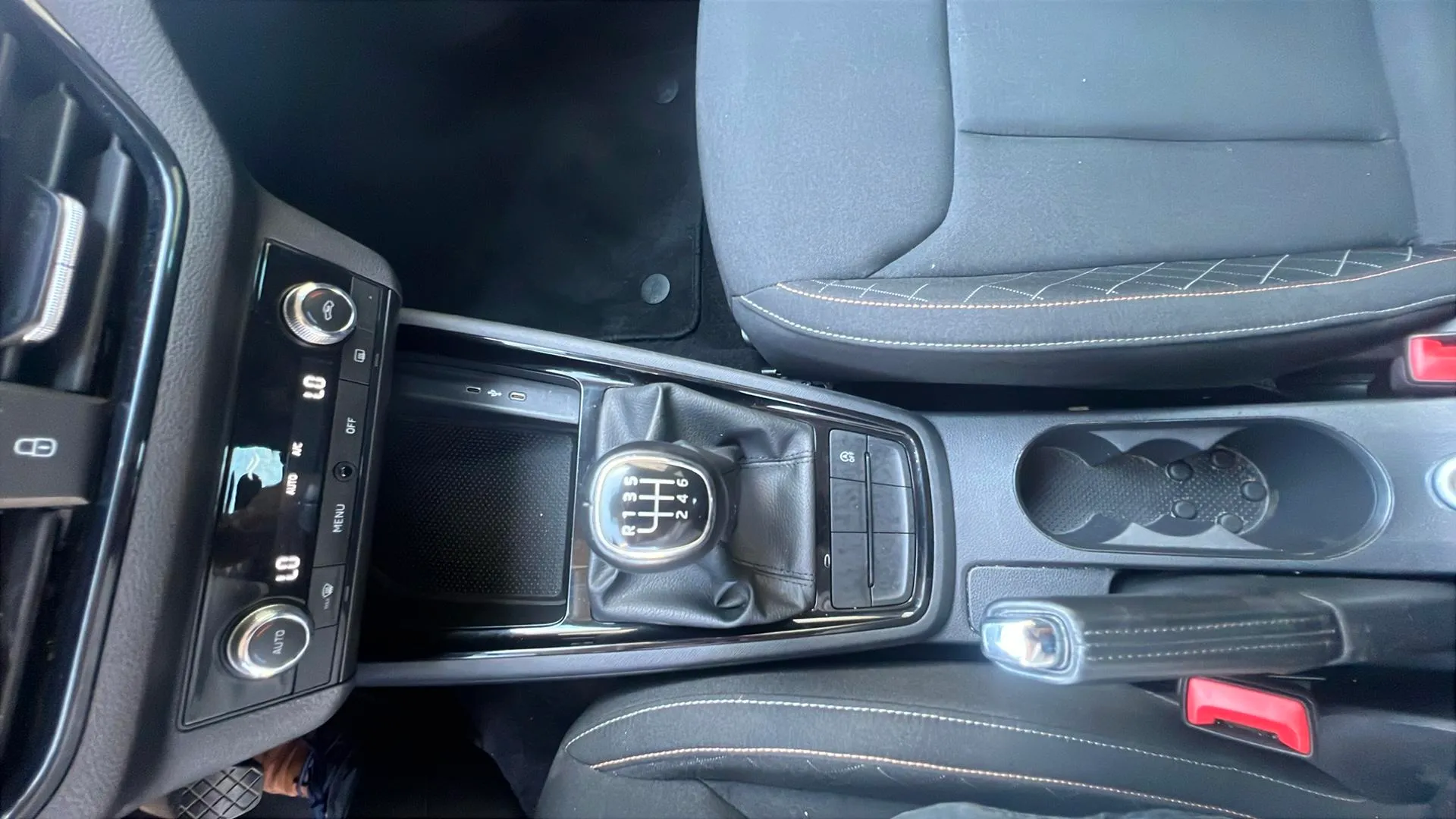 Škoda Kamiq 1.0 TSI Selection - foto 15