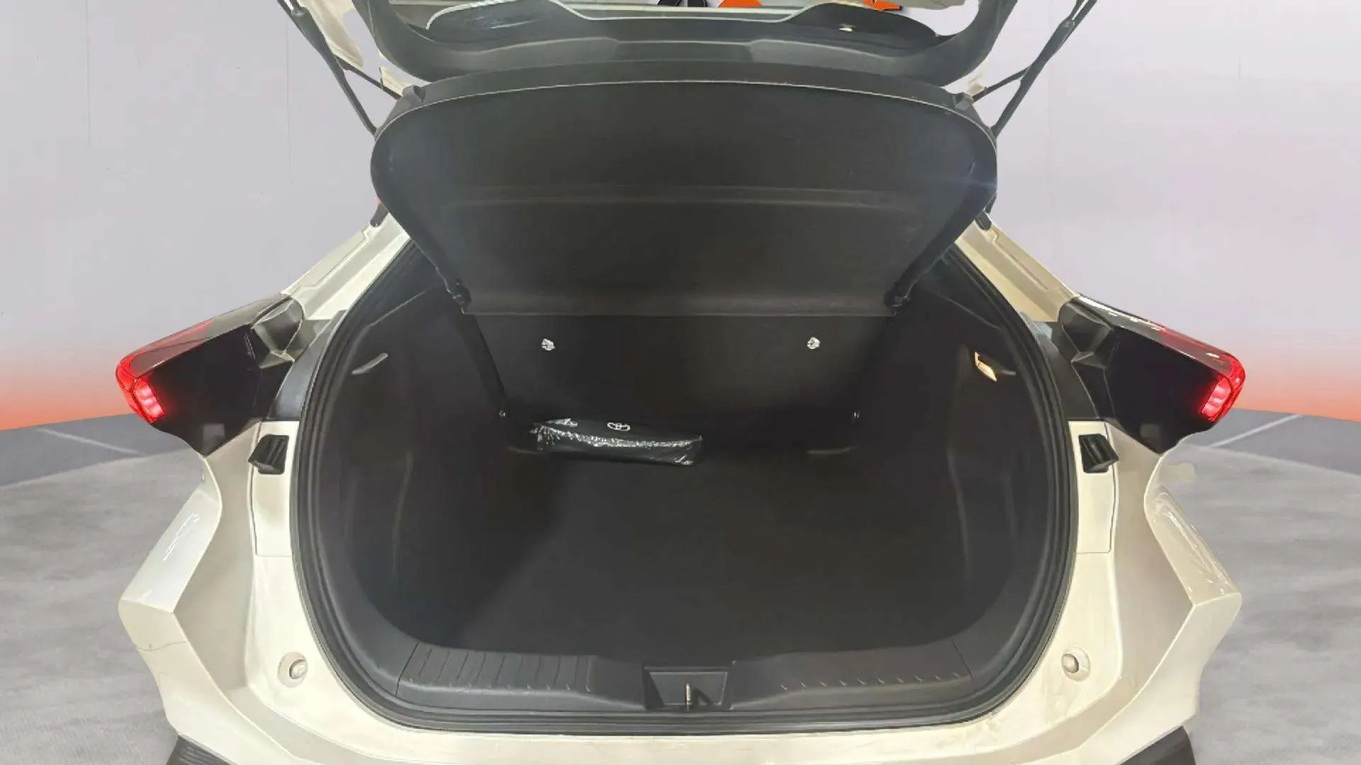 Toyota C-HR 1.8 Advance Hybrid 140 - foto 15