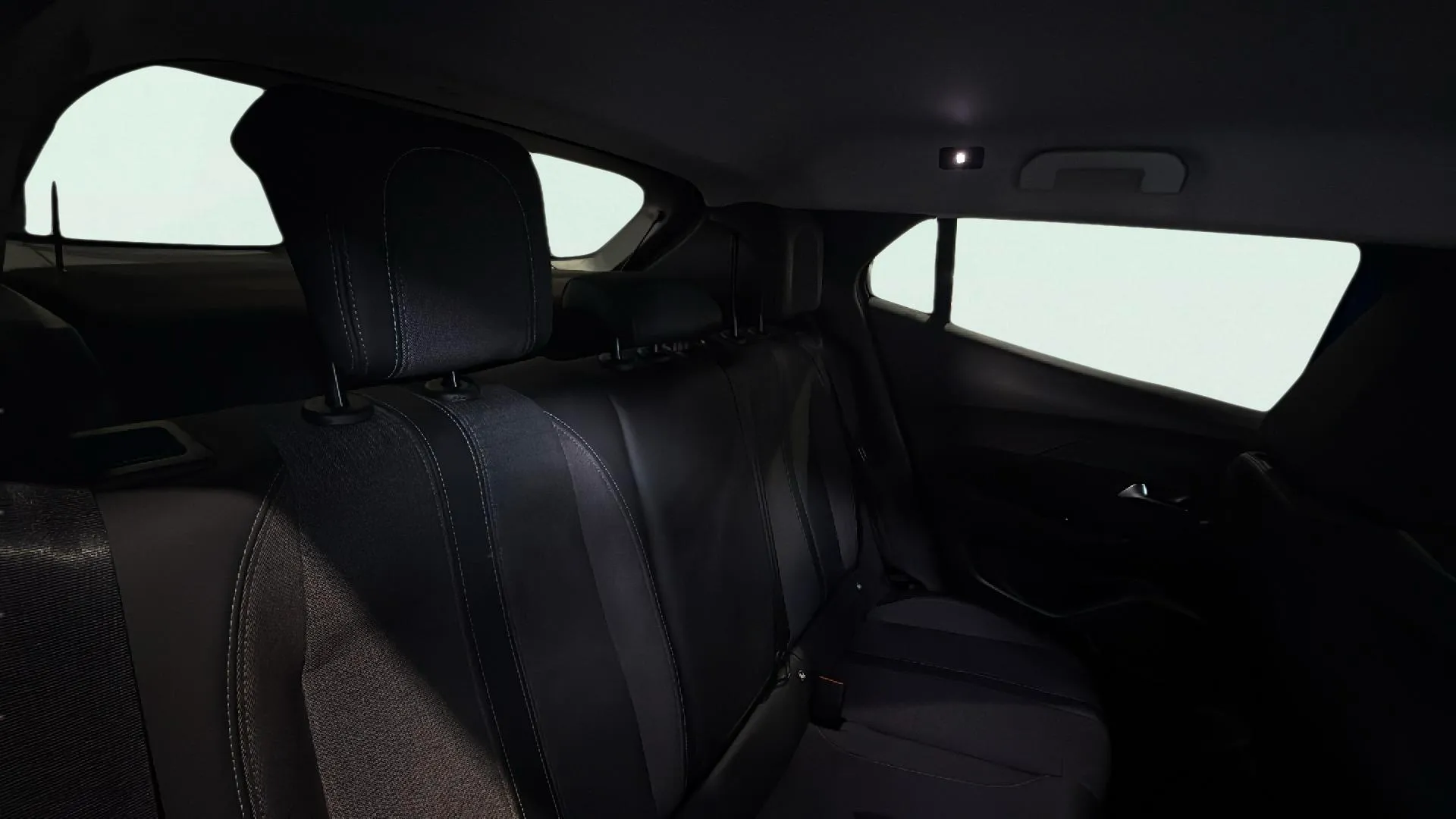 Peugeot 2008 Allure Pack PureTech 100 BVM6 - foto 11
