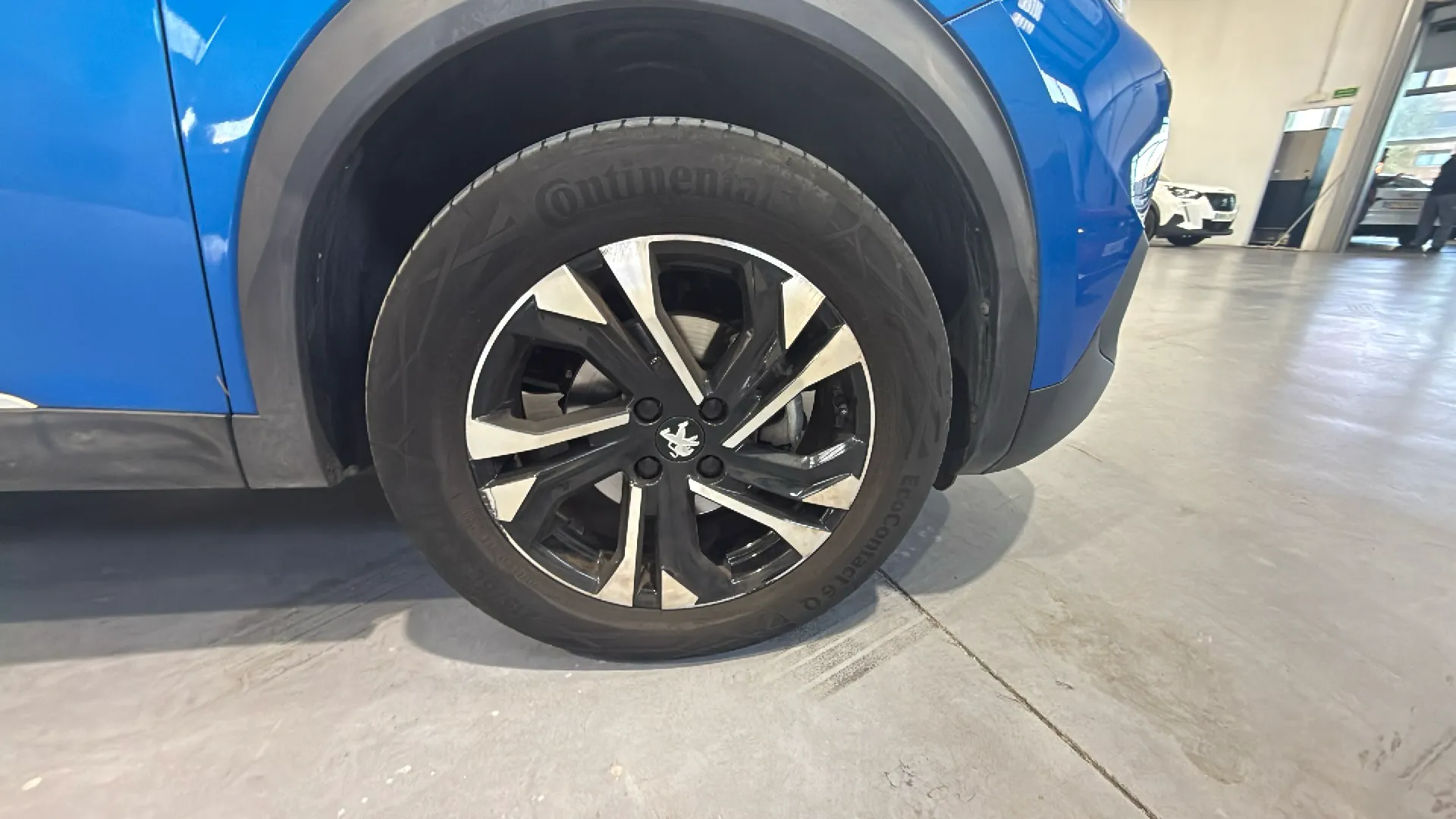 Peugeot 2008 Allure Pack PureTech 100 BVM6 - foto 13