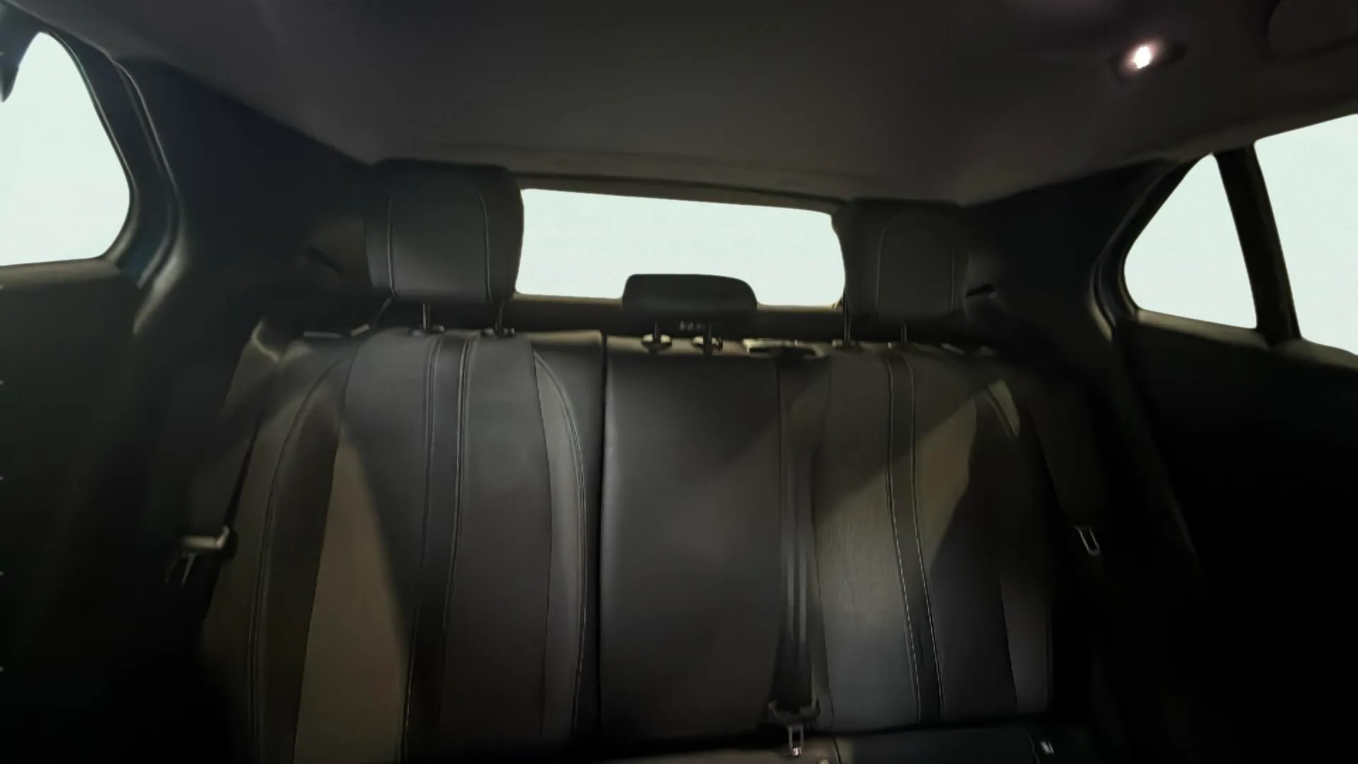 Peugeot 2008 Allure Pack PureTech 100 BVM6 - foto 12