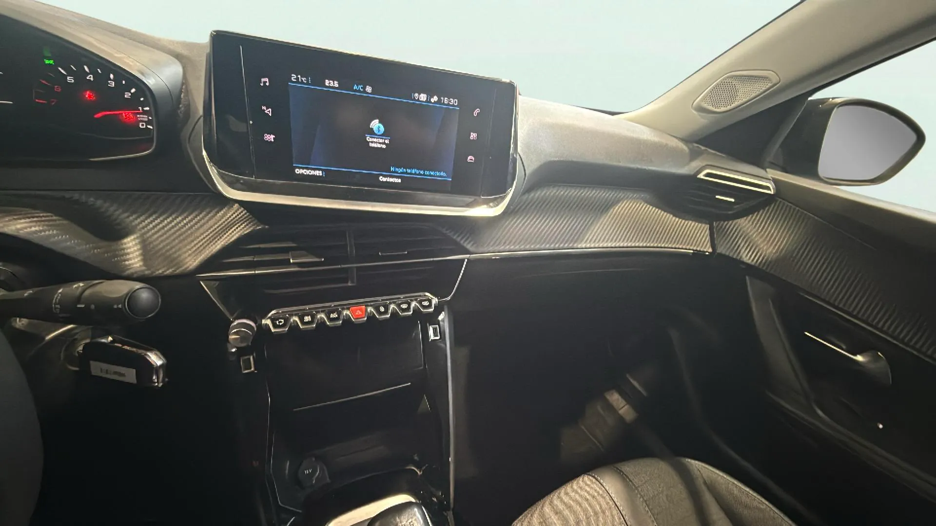 Peugeot 2008 Allure Pack PureTech 100 BVM6 - foto 6