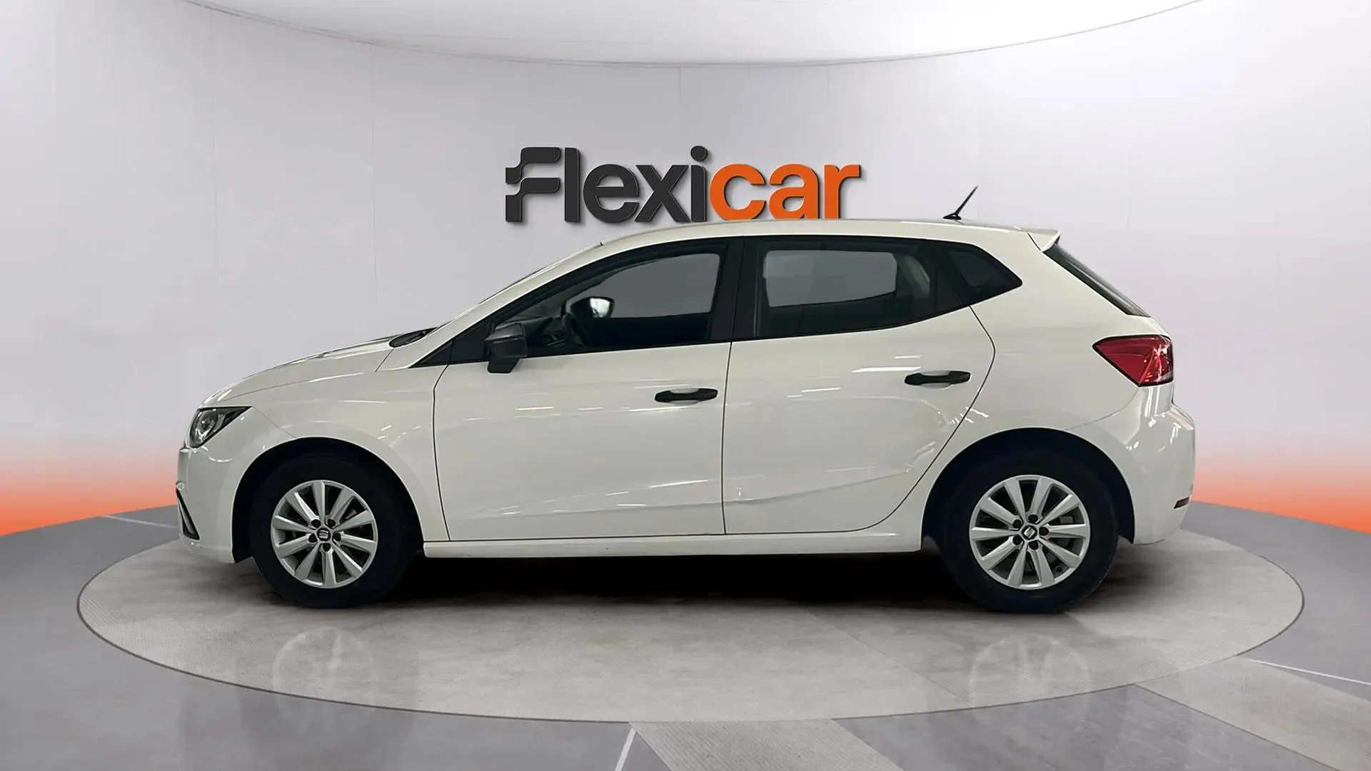 SEAT Ibiza 1.0 MPI Reference Business - foto 4