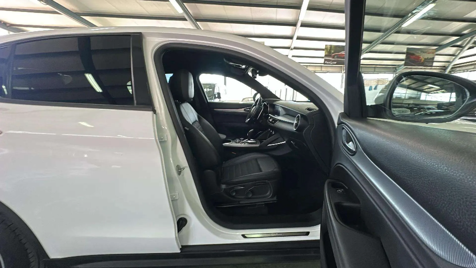Alfa Romeo Stelvio 2.0 Gasolina Sprint Q4 - foto 7