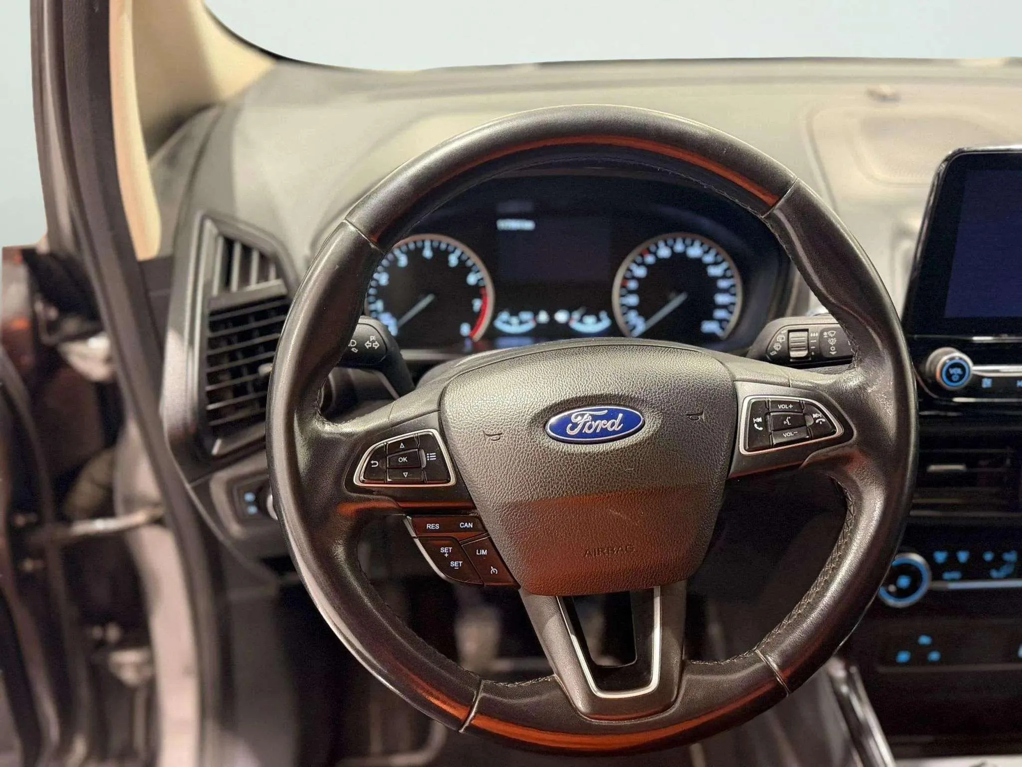 Ford EcoSport 1.0T EcoBoost Titanium - foto 9