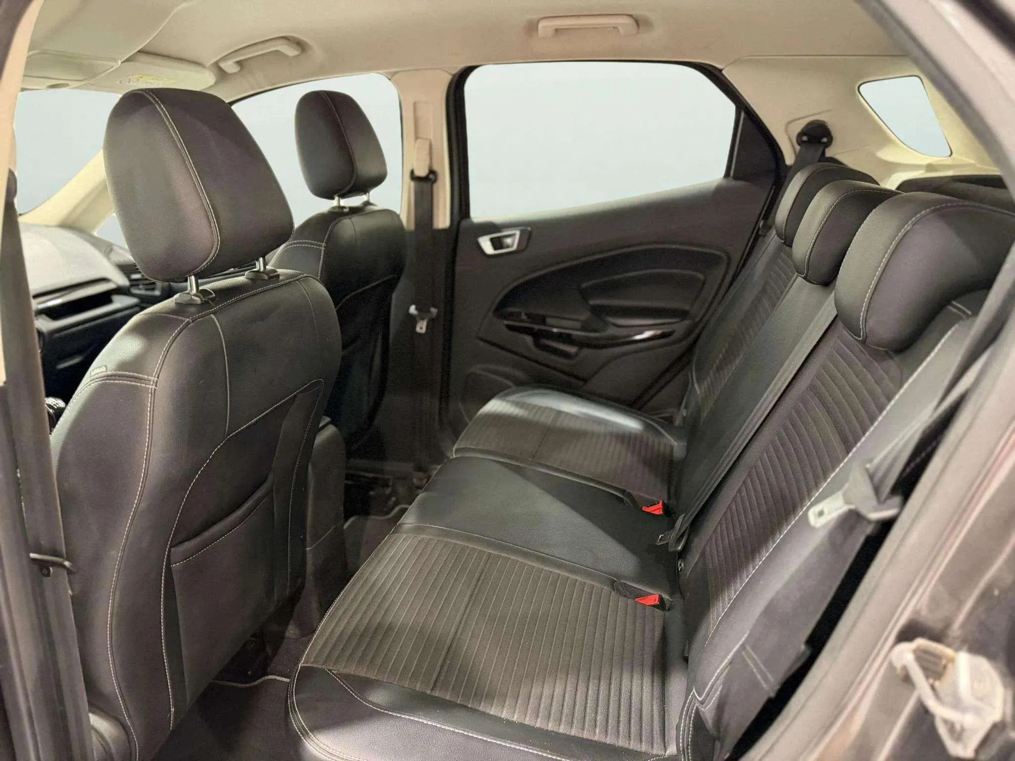 Ford EcoSport 1.0T EcoBoost Titanium - foto 11