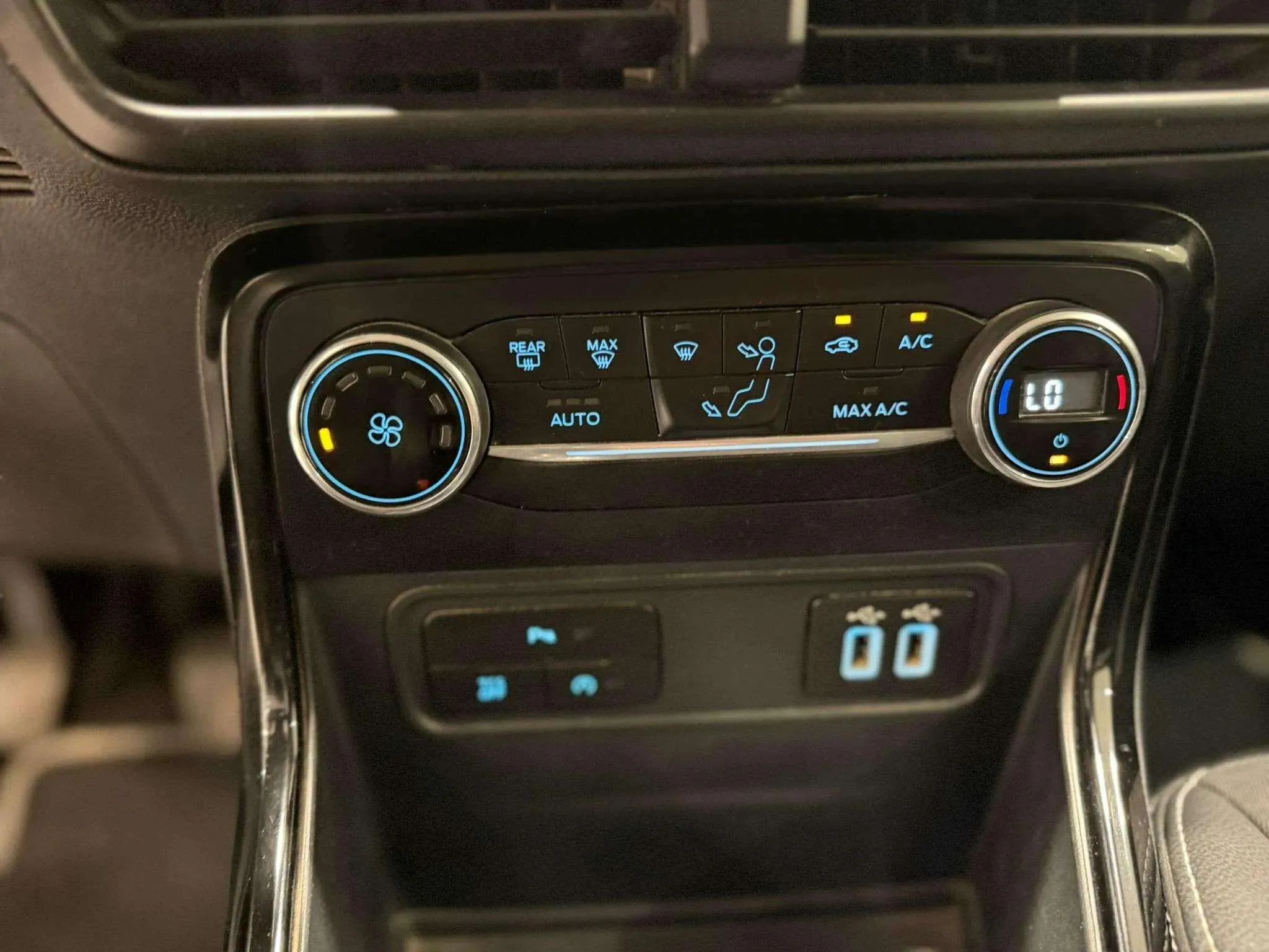Ford EcoSport 1.0T EcoBoost Titanium - foto 13