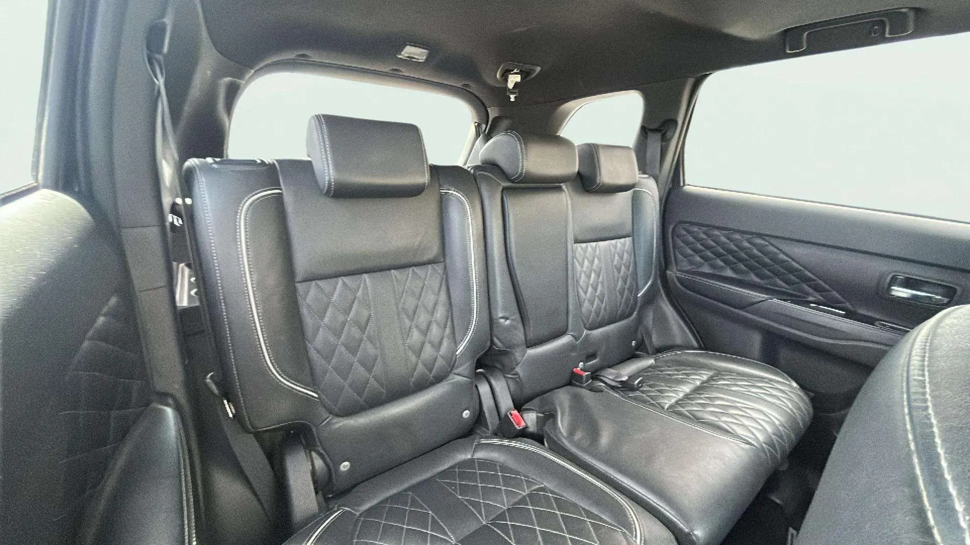 Mitsubishi Outlander 2.4 PHEV Kaiteki+ 4WD - foto 20