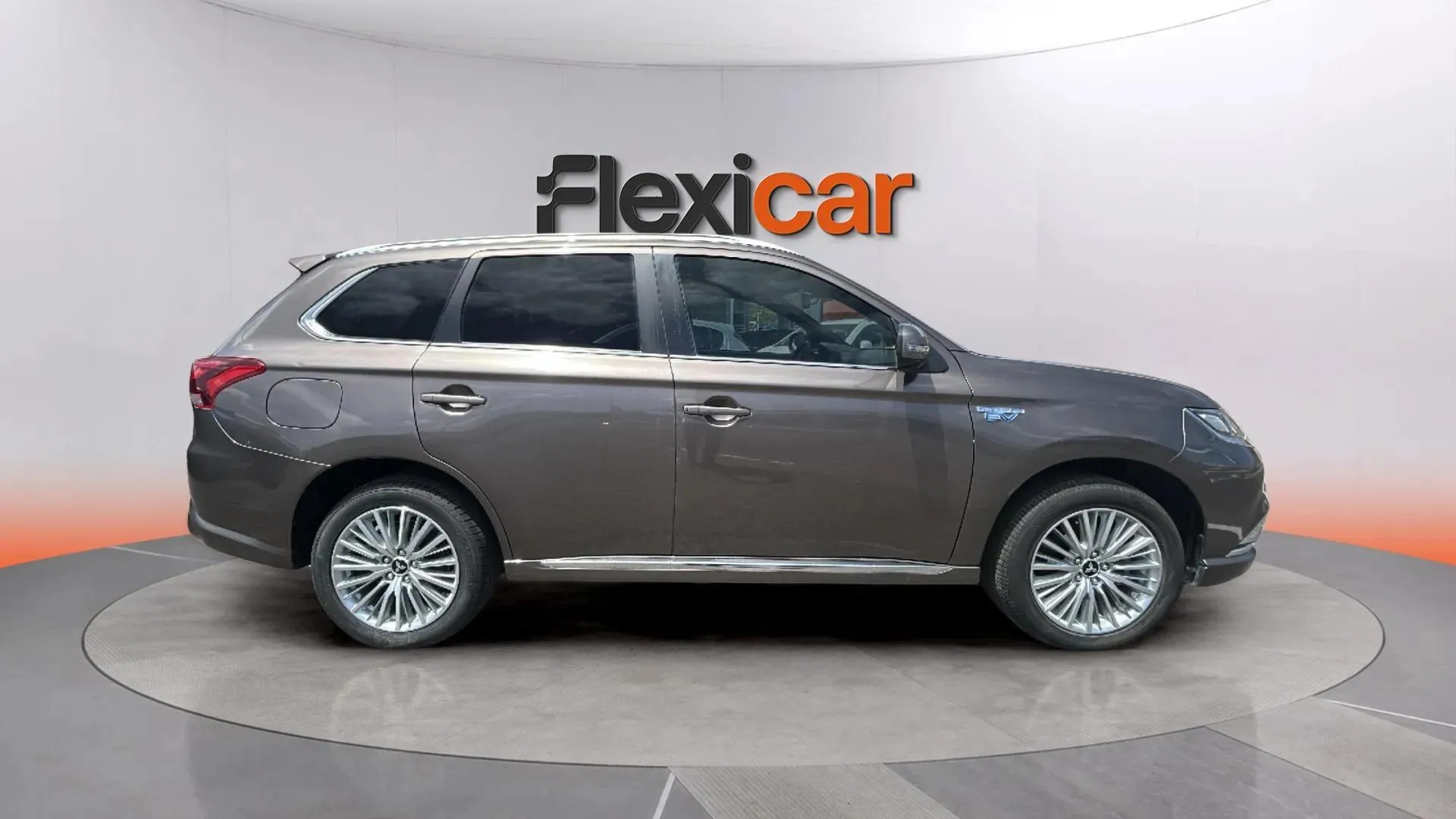 Mitsubishi Outlander 2.4 PHEV Kaiteki+ 4WD - foto 3