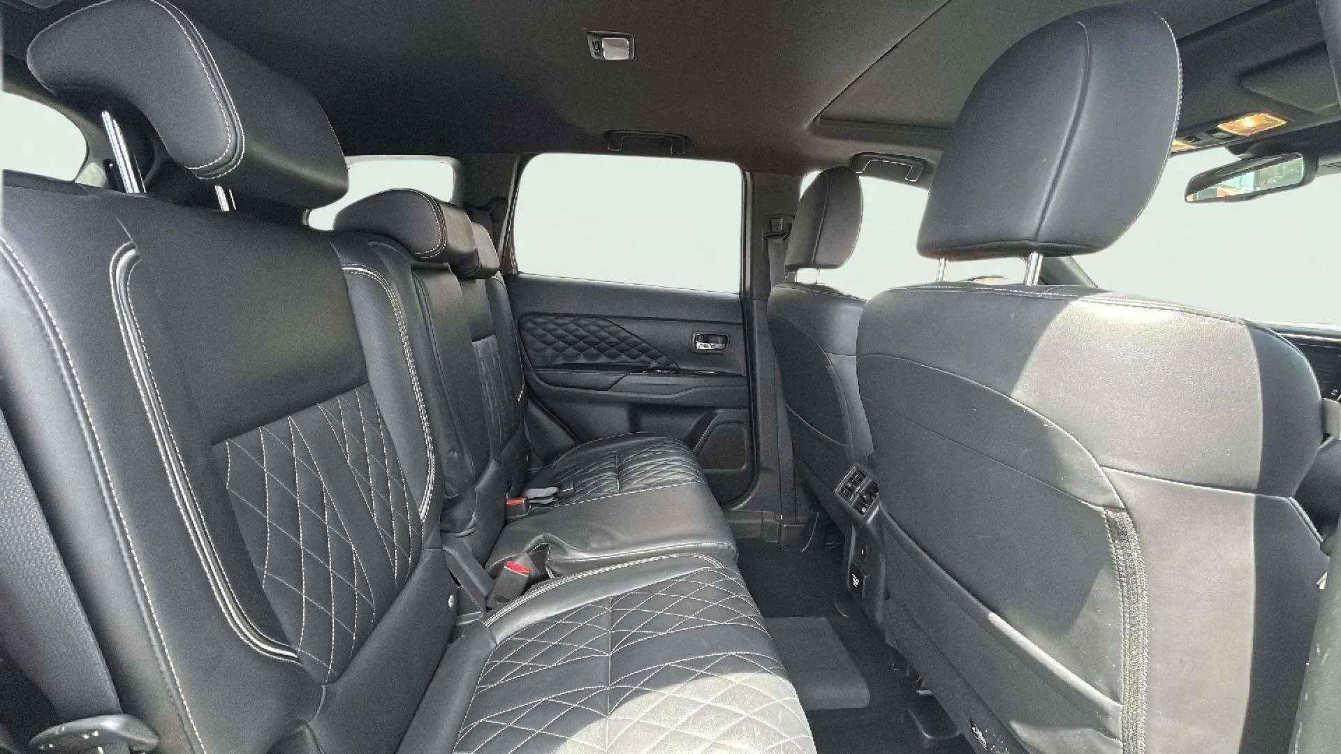 Mitsubishi Outlander 2.4 PHEV Kaiteki+ 4WD - foto 11
