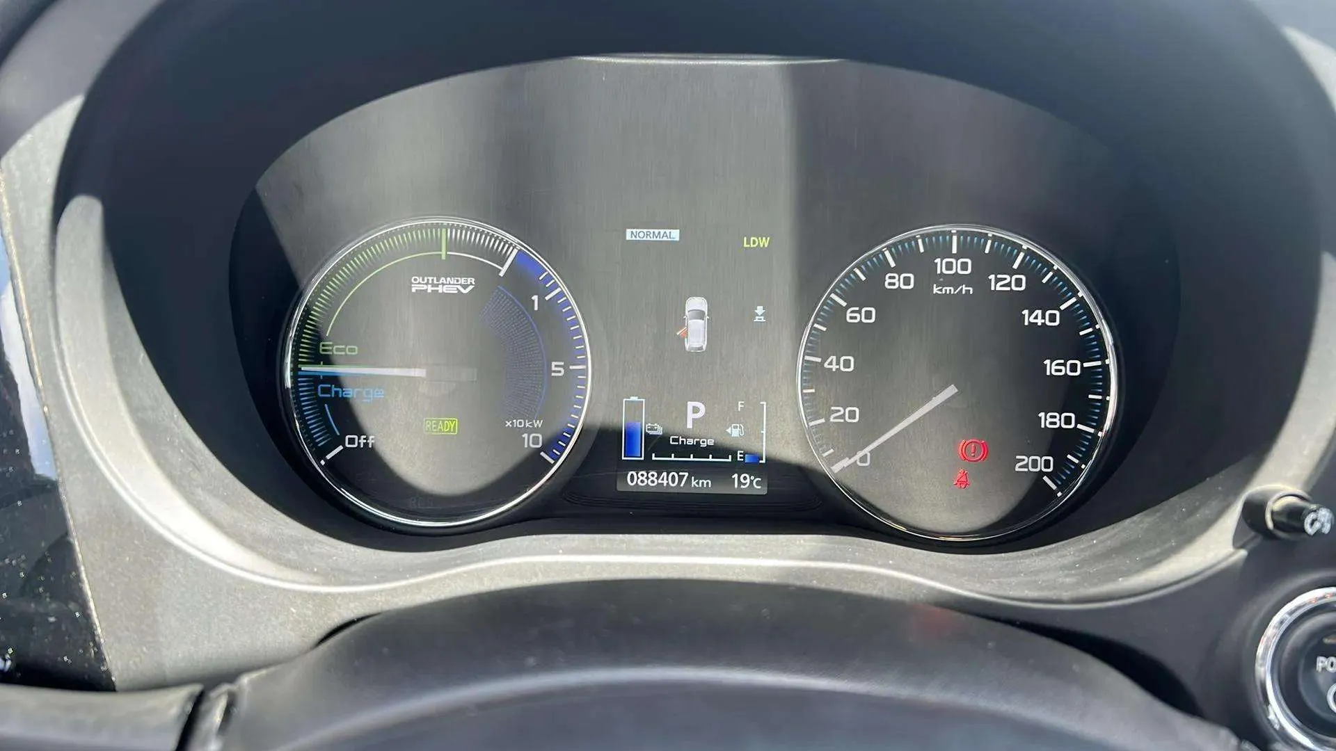 Mitsubishi Outlander 2.4 PHEV Kaiteki+ 4WD - foto 9