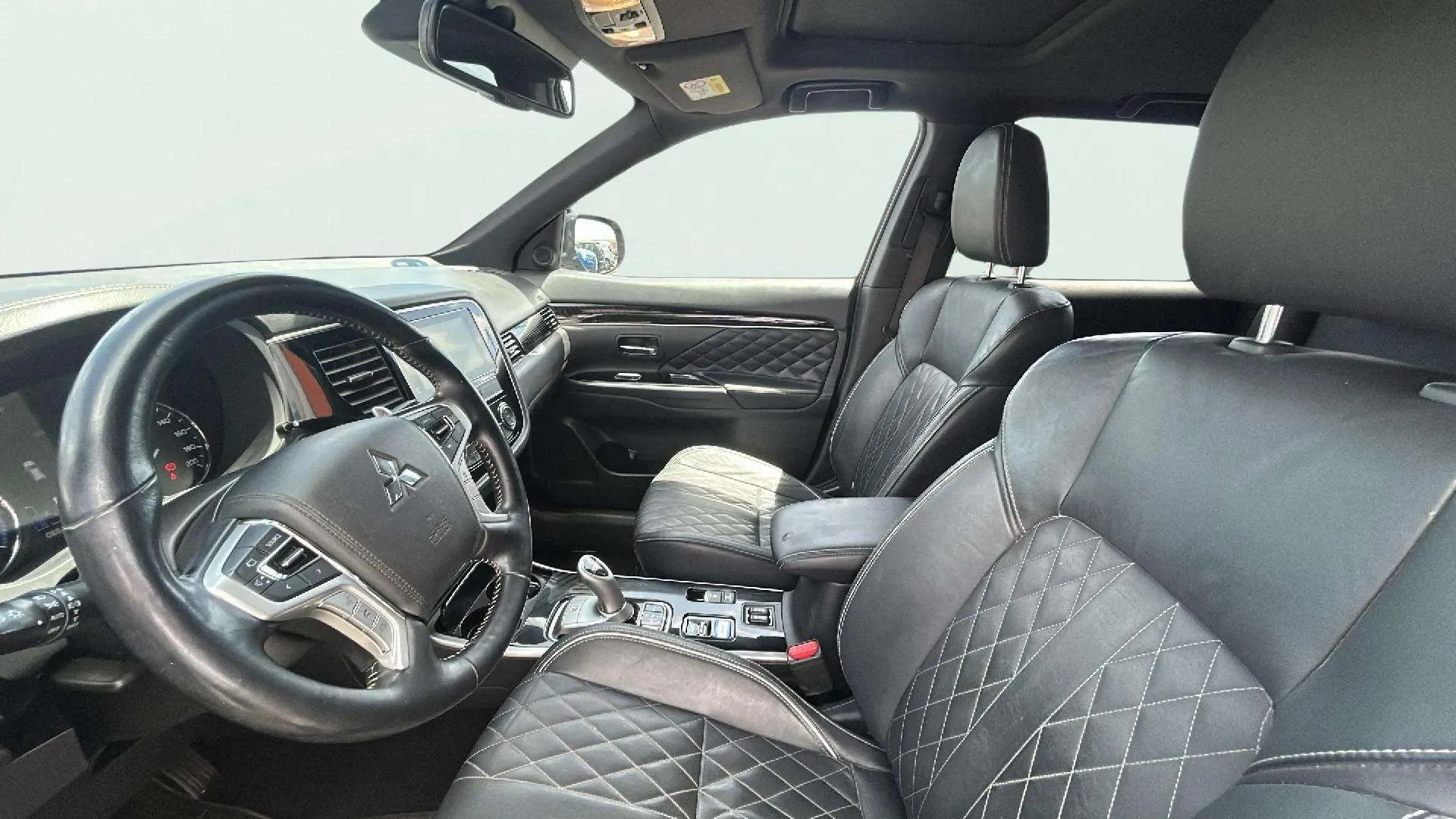 Mitsubishi Outlander 2.4 PHEV Kaiteki+ 4WD - foto 23
