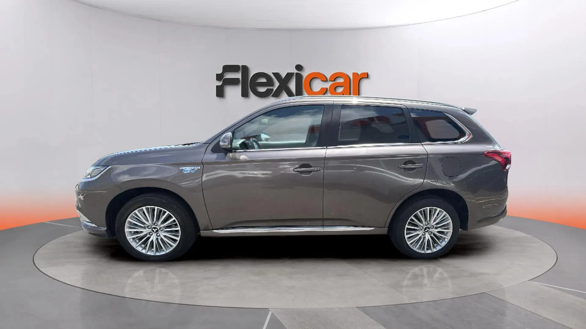 Mitsubishi Outlander 2.4 PHEV Kaiteki+ 4WD - foto 5