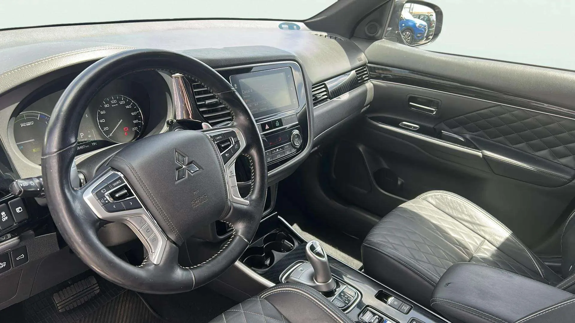 Mitsubishi Outlander 2.4 PHEV Kaiteki+ 4WD - foto 25