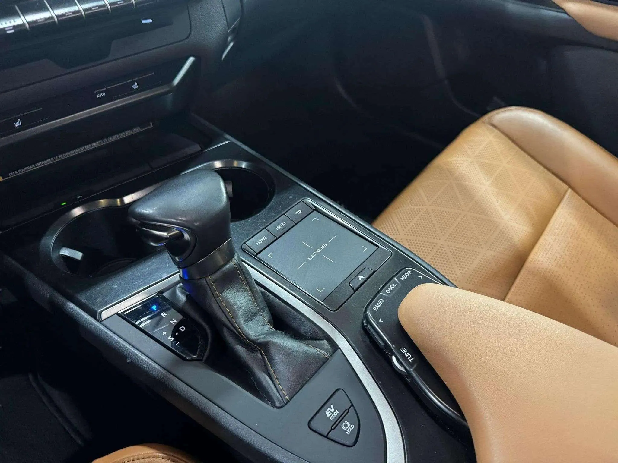 Lexus UX 2.0 250h Business - foto 17