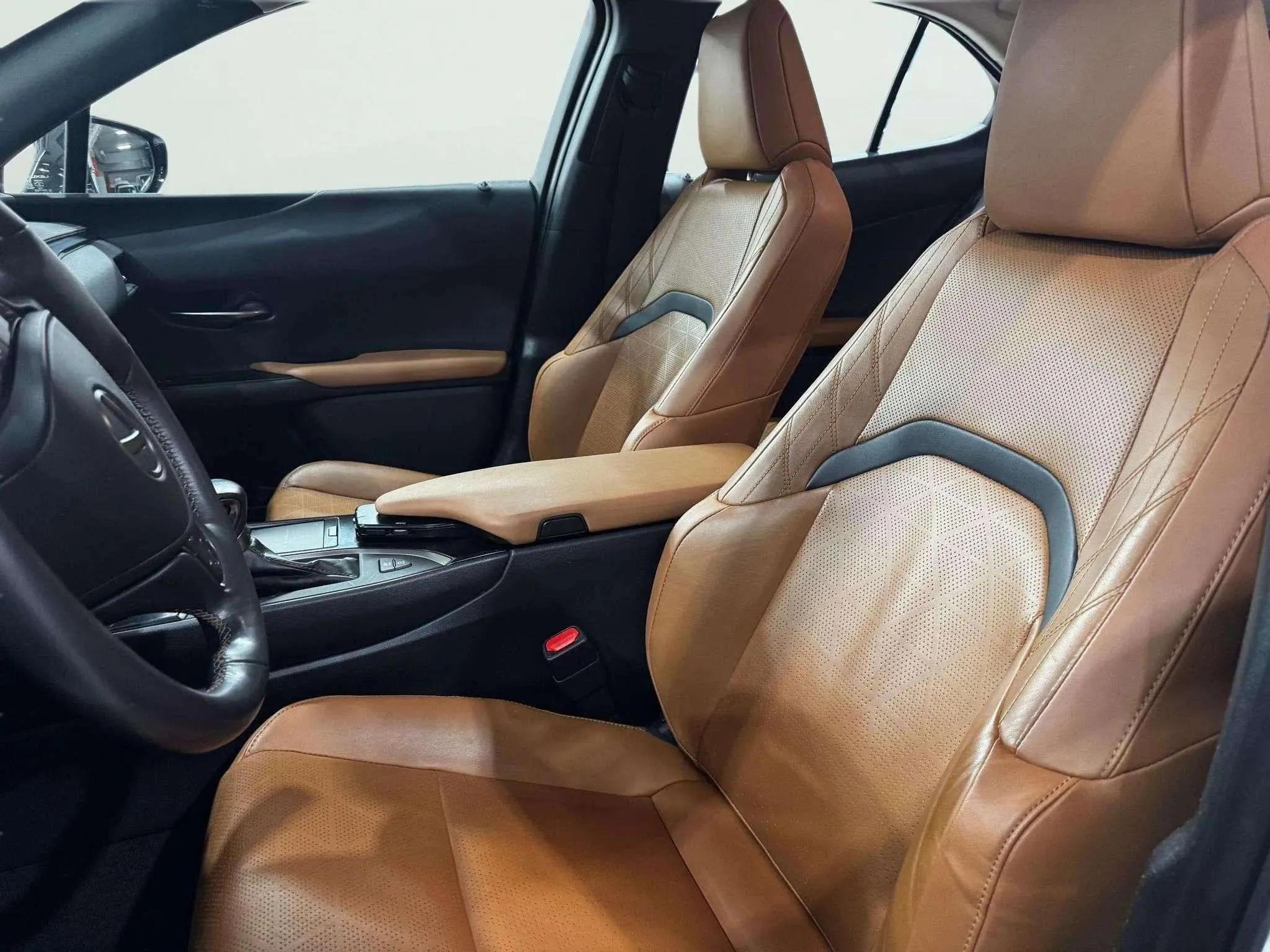Lexus UX 2.0 250h Business - foto 23