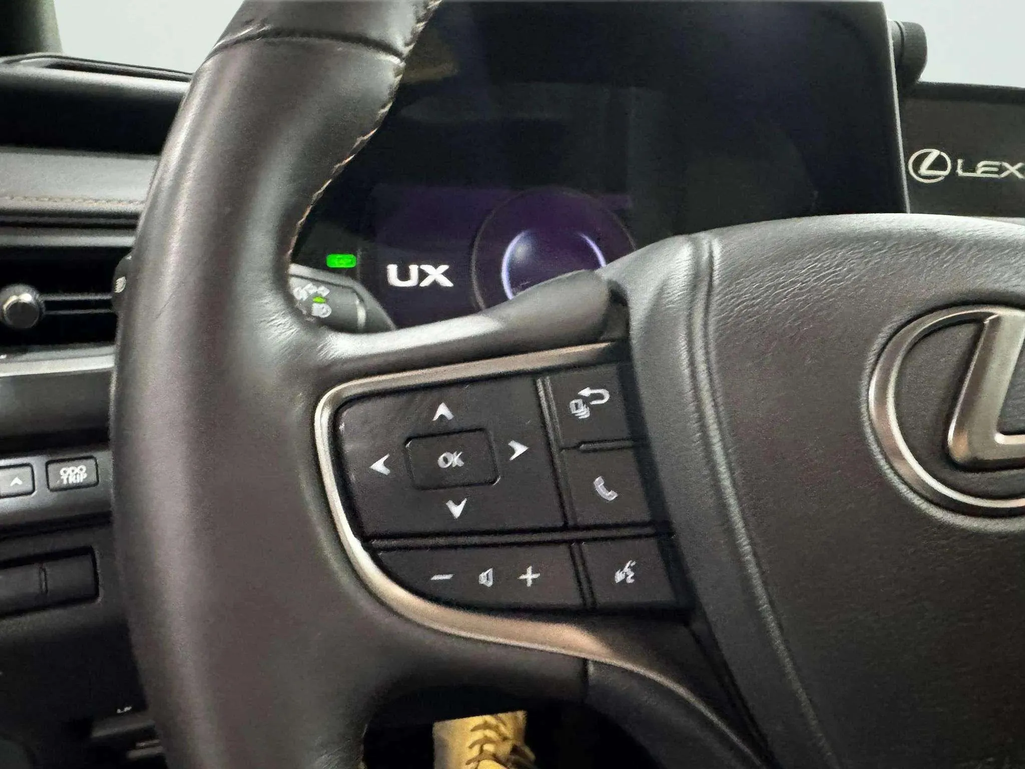 Lexus UX 2.0 250h Business - foto 20
