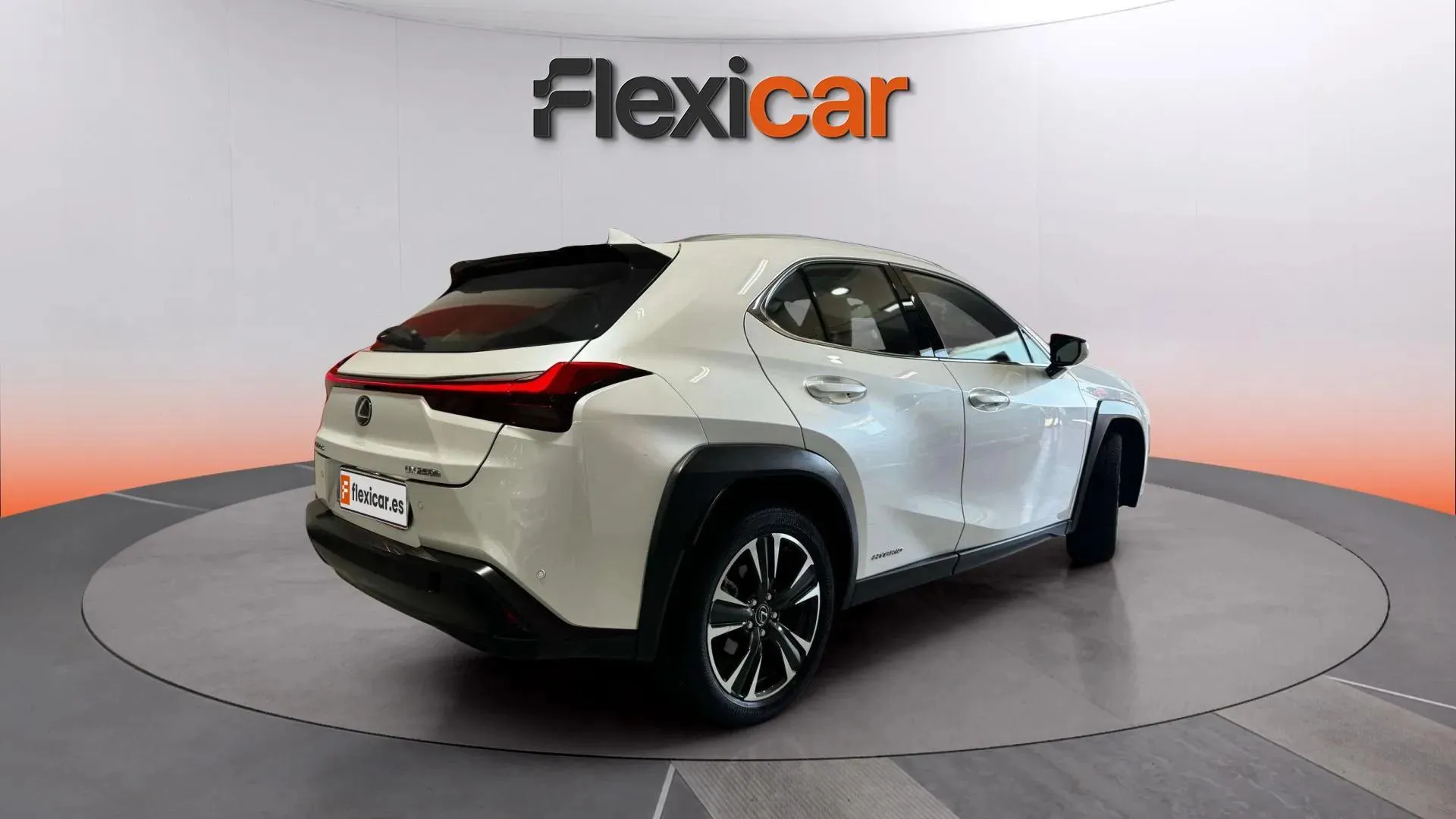Lexus UX 2.0 250h Business - foto 10